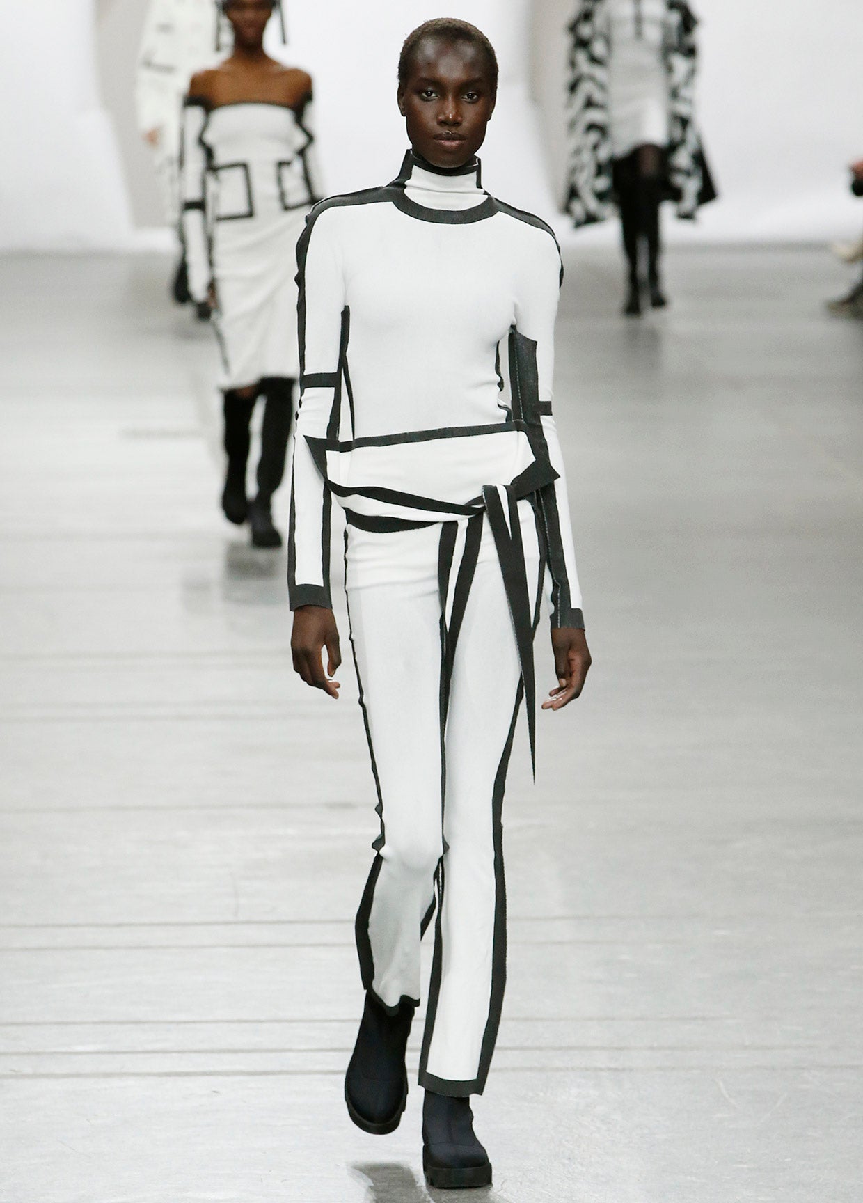 ISSEY MIYAKE AUTUMN WINTER 2020/21 コレクション 01
