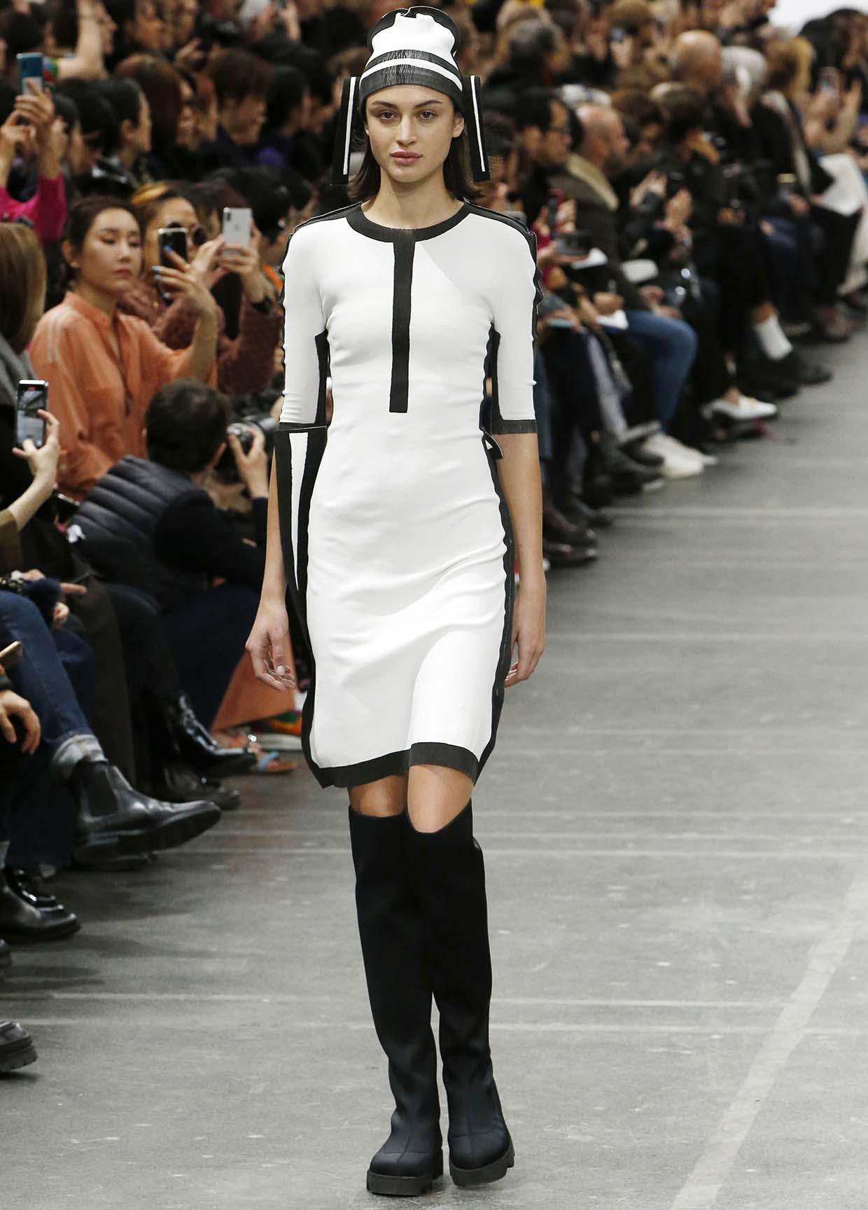 ISSEY MIYAKE AUTUMN WINTER 2020/21 コレクション 02