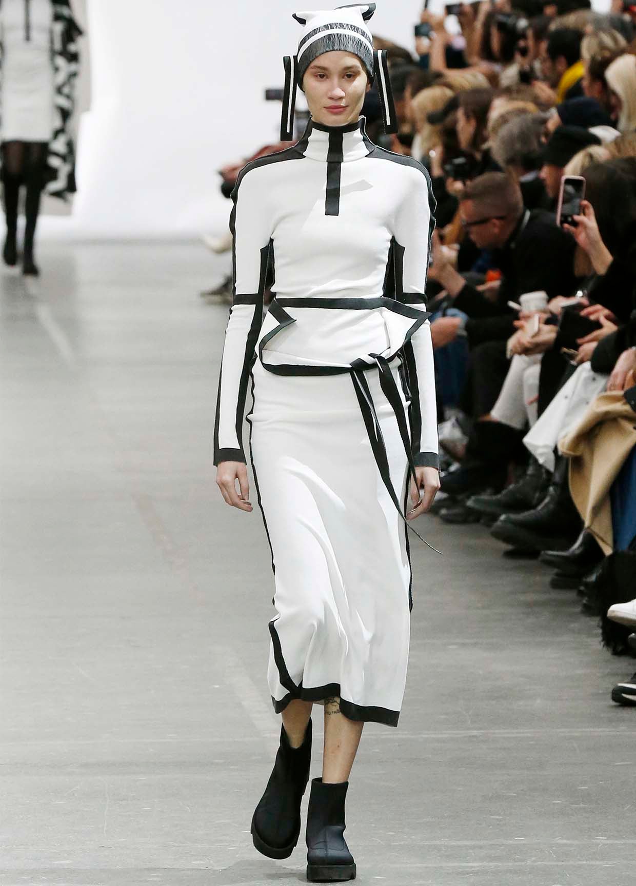 ISSEY MIYAKE AUTUMN WINTER 2020/21 コレクション 03
