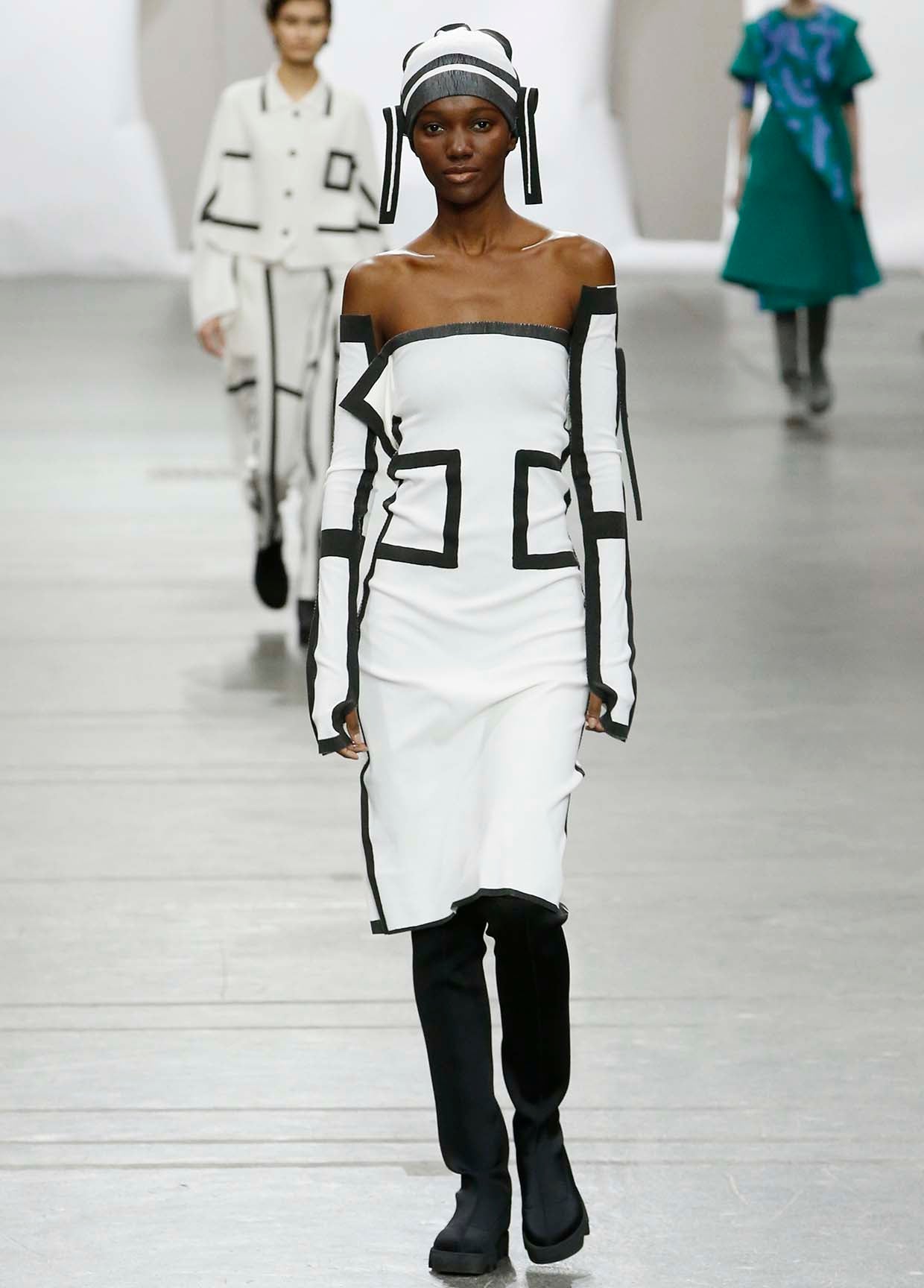 ISSEY MIYAKE AUTUMN WINTER 2020/21 コレクション 04