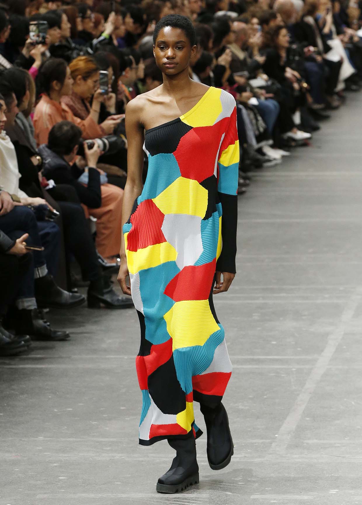 ISSEY MIYAKE AUTUMN WINTER 2020/21 コレクション 18