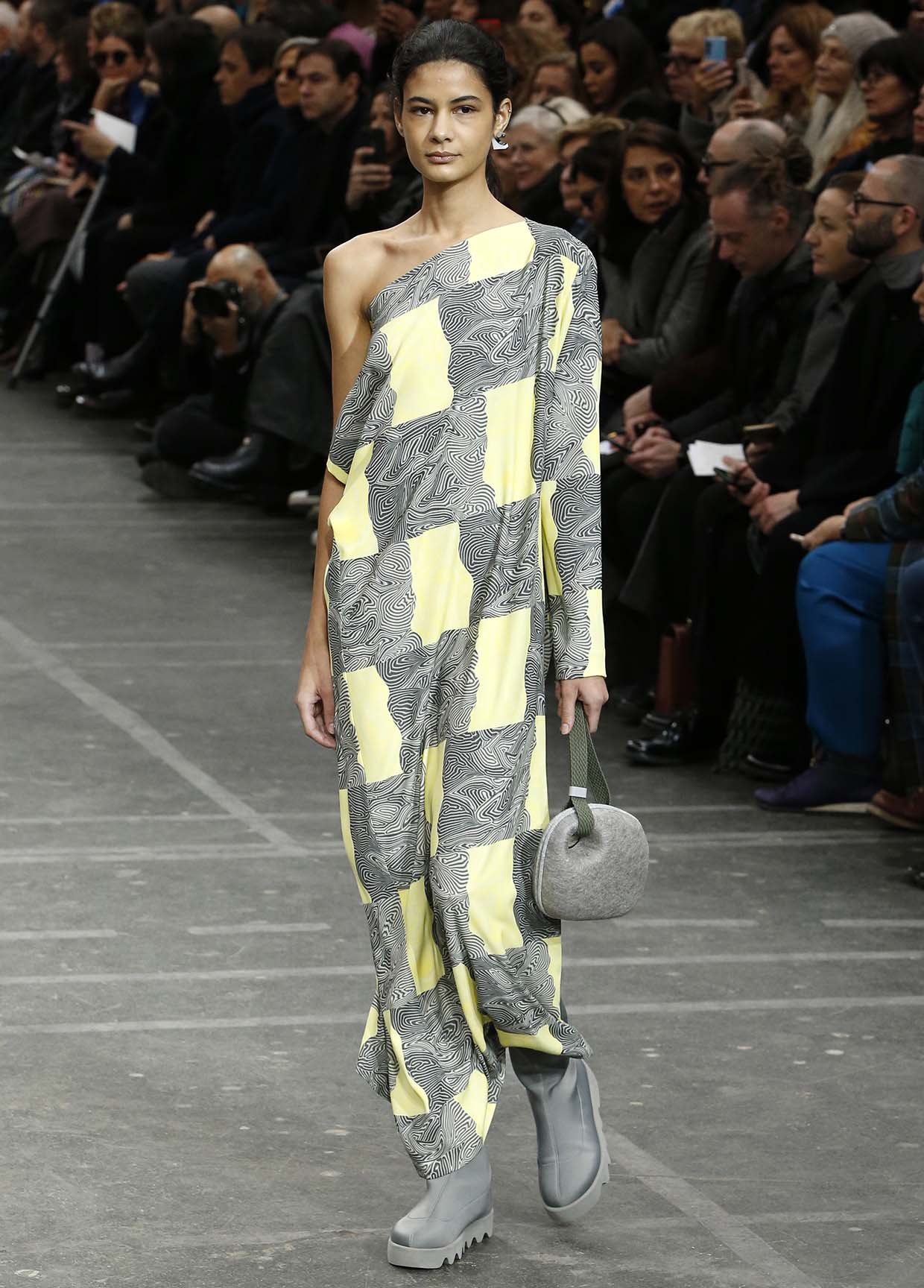ISSEY MIYAKE AUTUMN WINTER 2020/21 コレクション 21