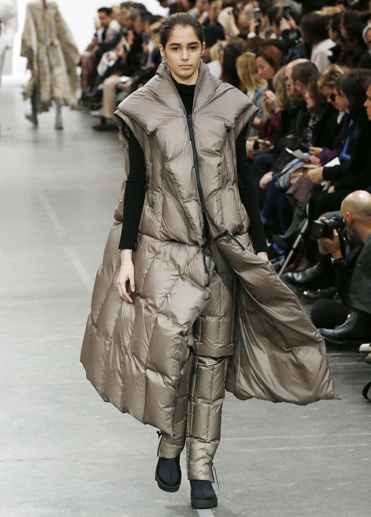 ISSEY MIYAKE AUTUMN WINTER 2020/21 コレクション 24