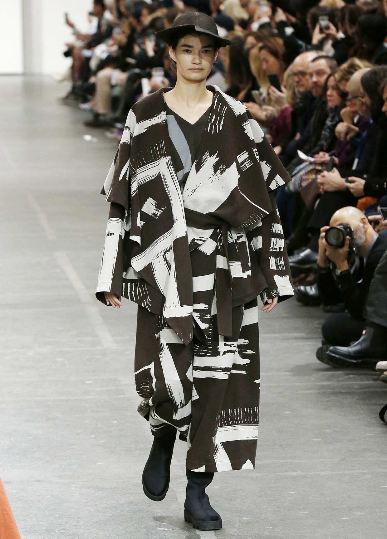 ISSEY MIYAKE AUTUMN WINTER 2020/21 コレクション 32