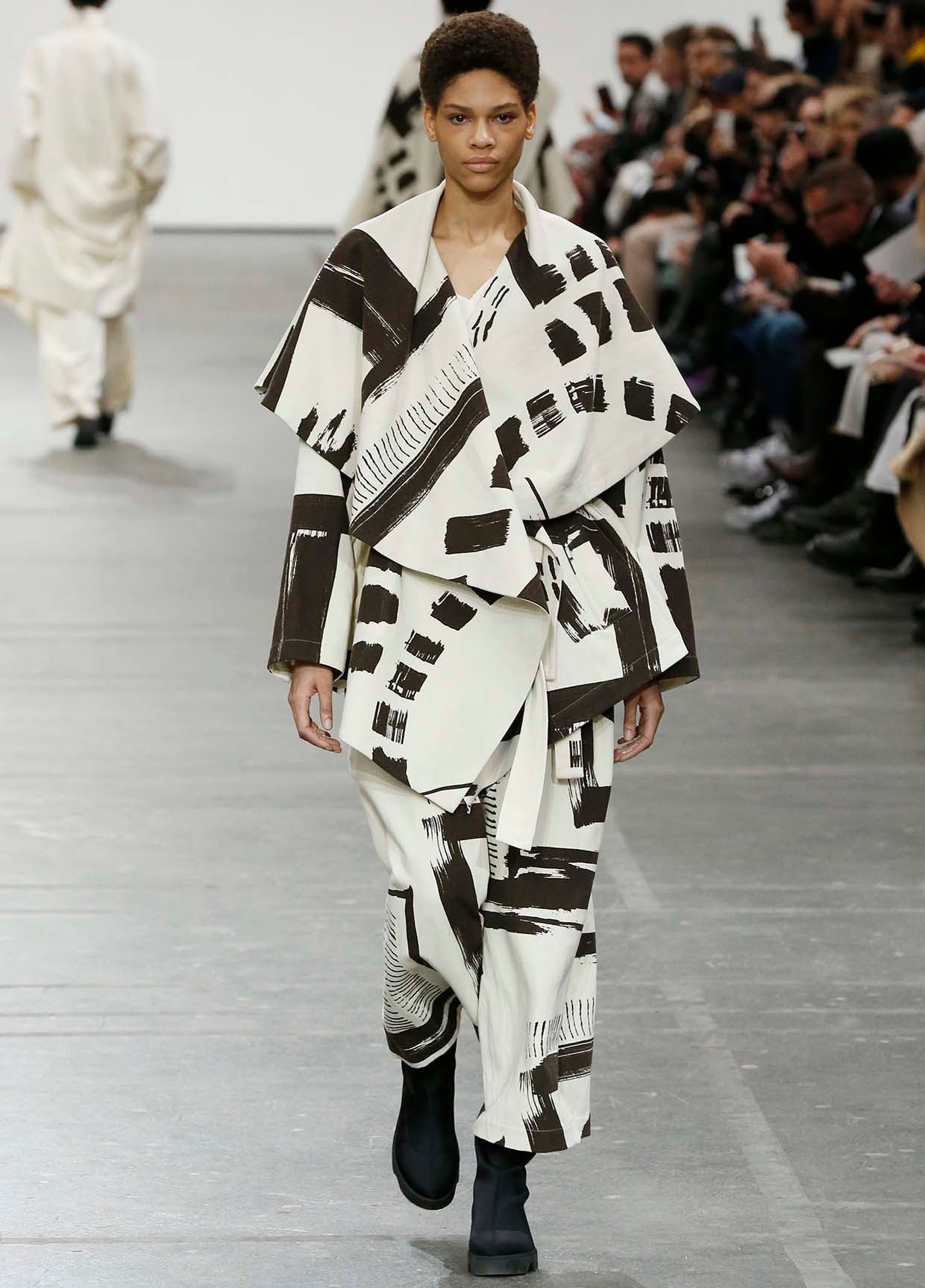 ISSEY MIYAKE AUTUMN WINTER 2020/21 コレクション 33