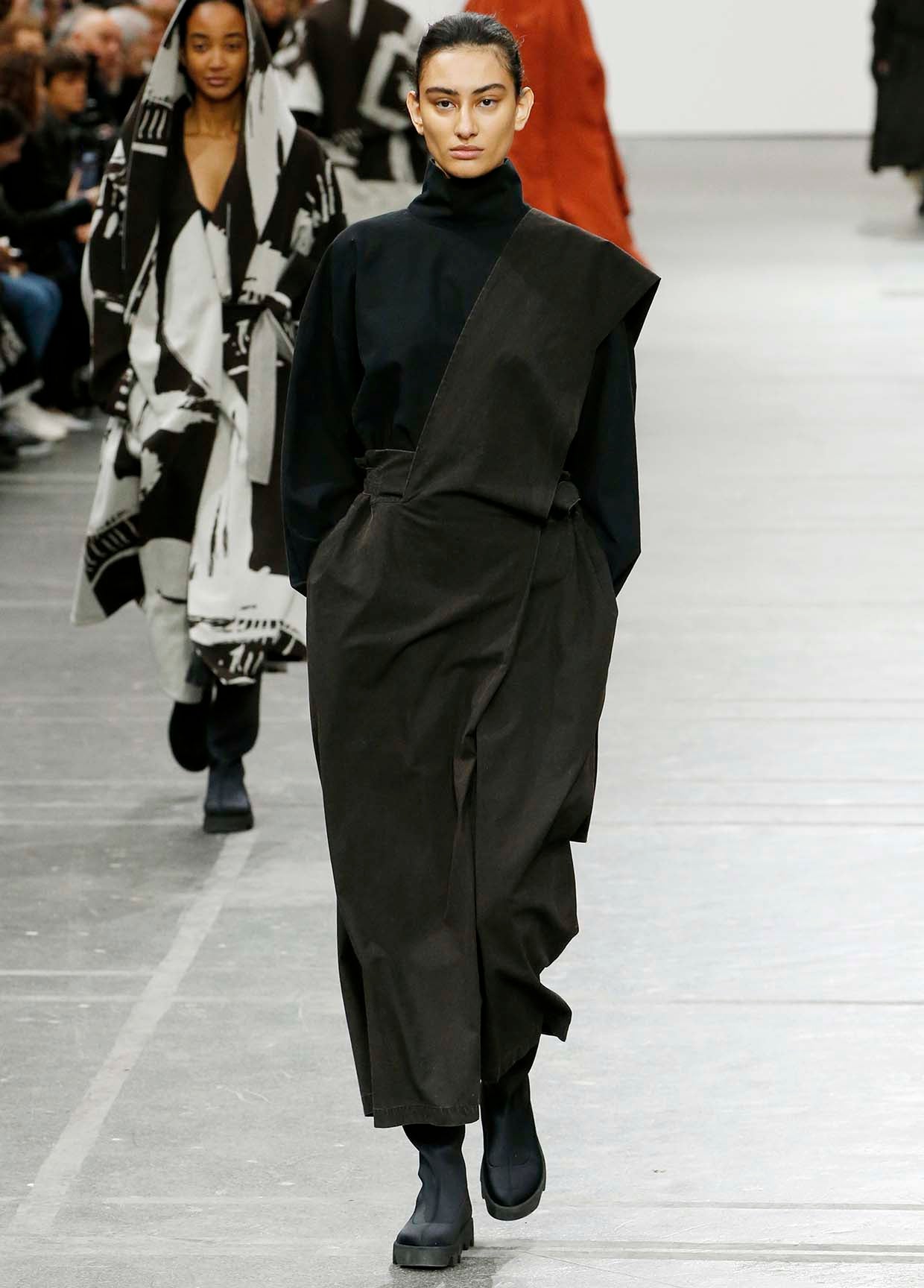 ISSEY MIYAKE AUTUMN WINTER 2020/21 コレクション 34