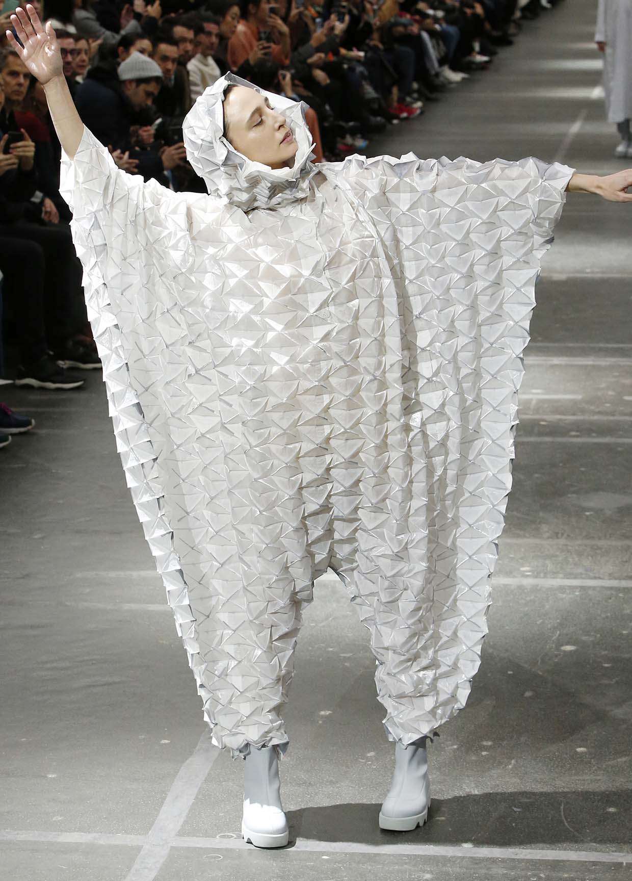 ISSEY MIYAKE AUTUMN WINTER 2020/21 コレクション 43