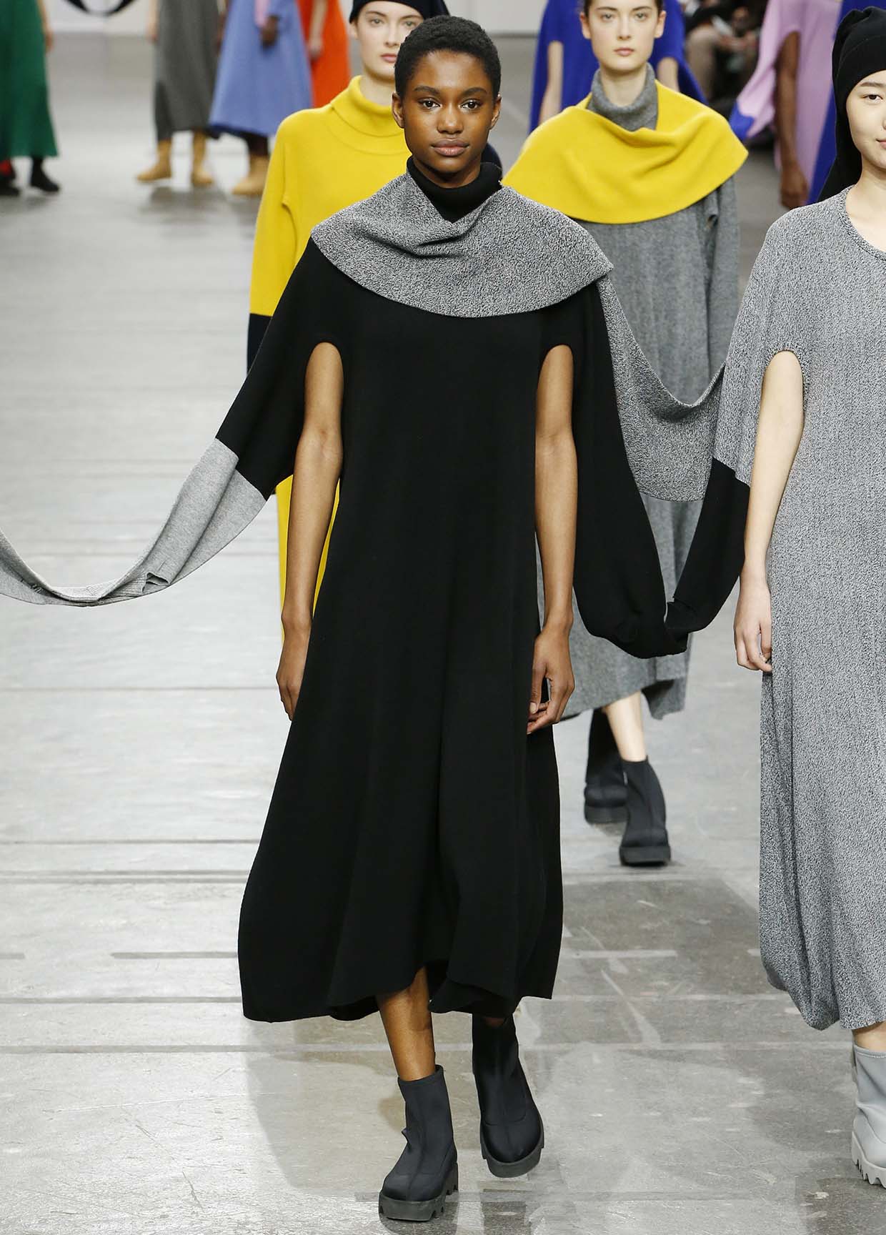 ISSEY MIYAKE AUTUMN WINTER 2020/21 コレクション 57