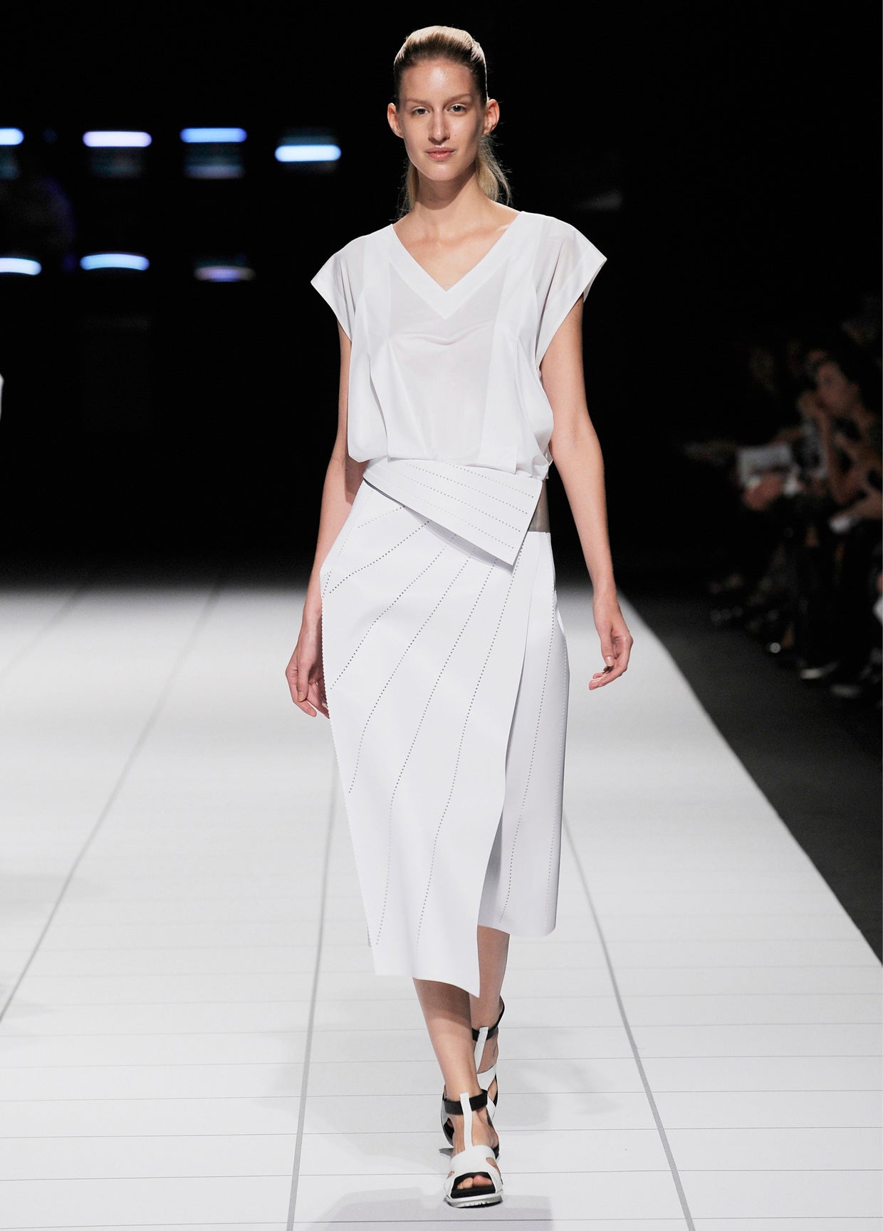 ISSEY MIYAKE SPRING SUMMER 2014 コレクション 03