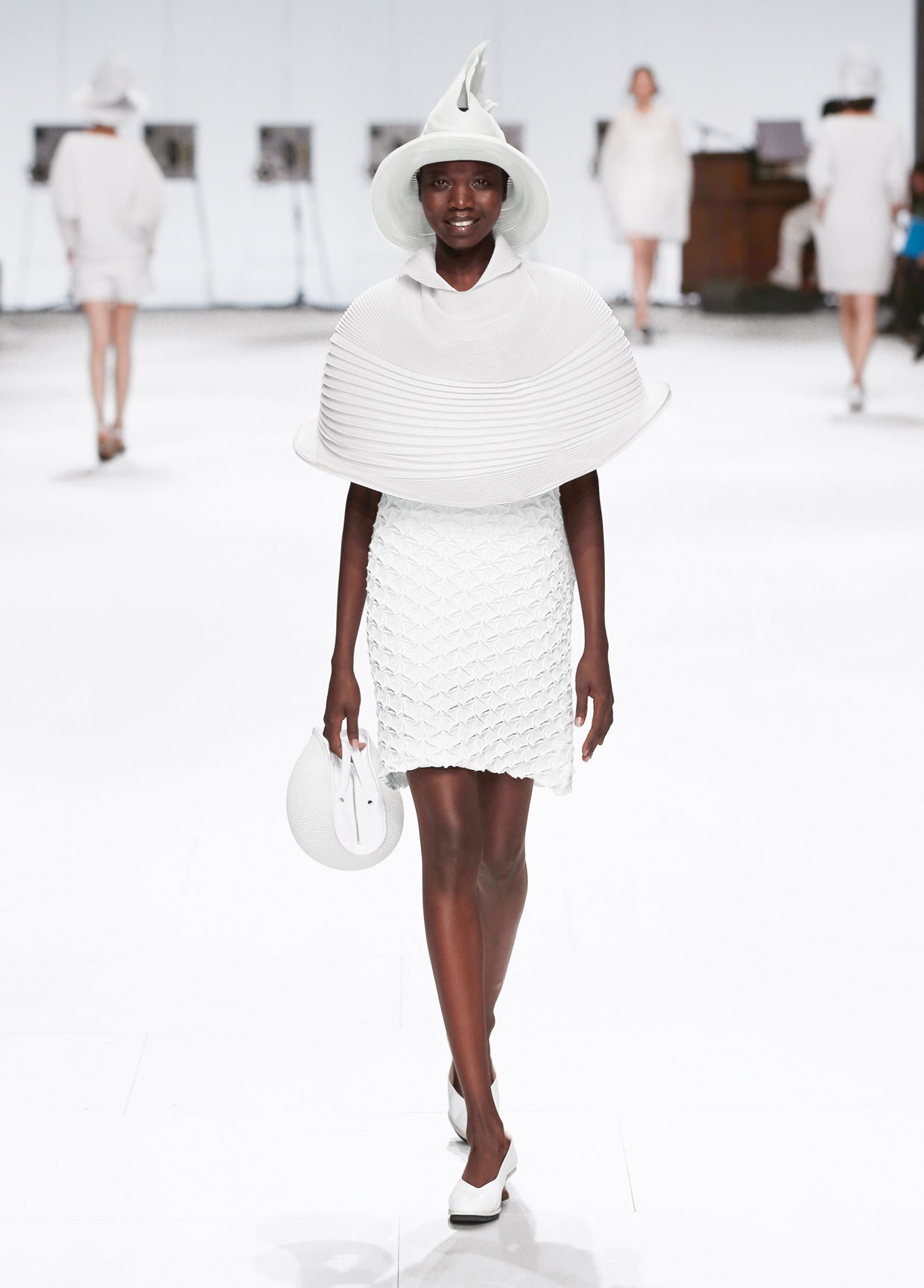 ISSEY MIYAKE SPRING SUMMER 2015 コレクション 06