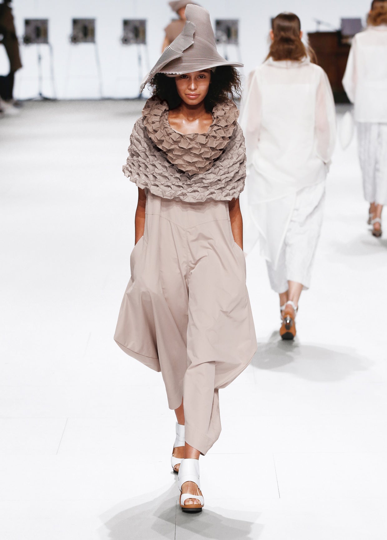 ISSEY MIYAKE SPRING SUMMER 2015 コレクション 10