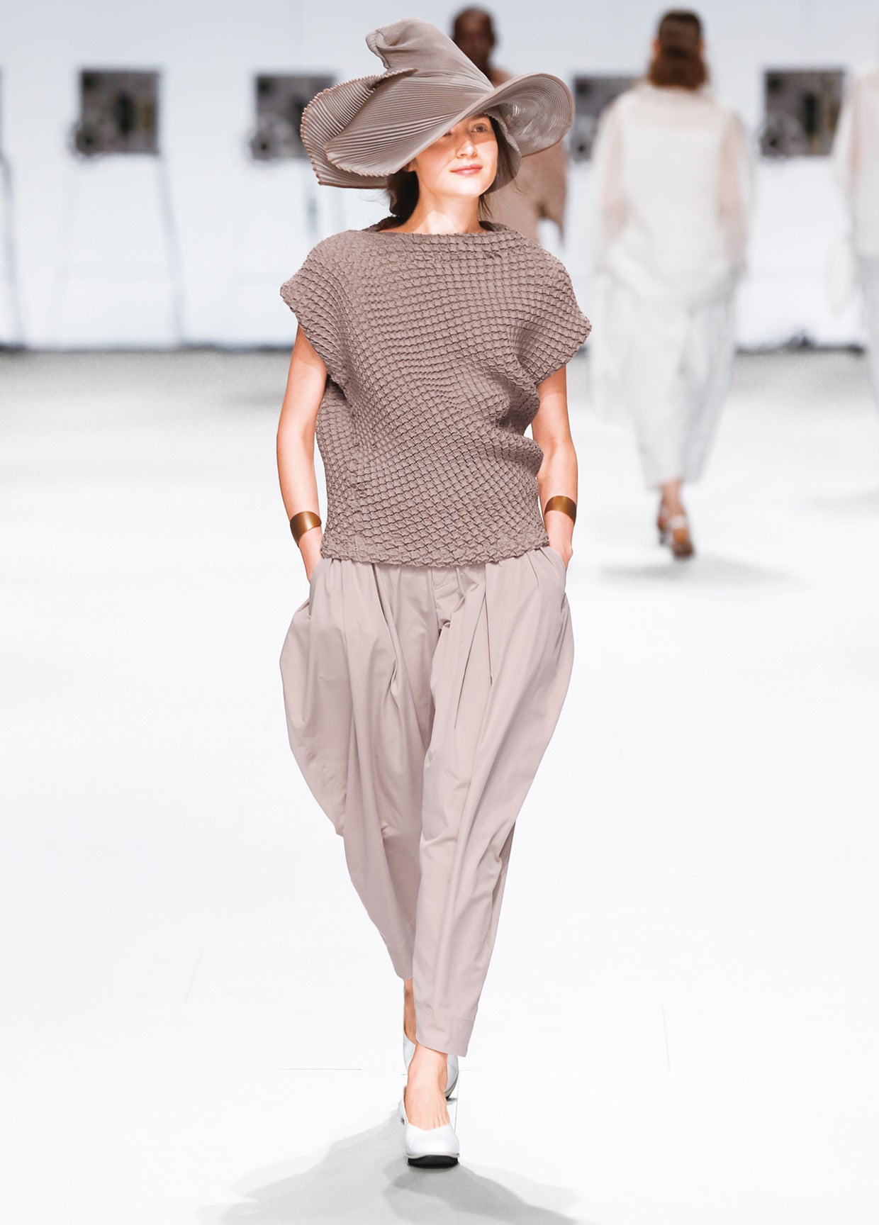 ISSEY MIYAKE SPRING SUMMER 2015 コレクション 11