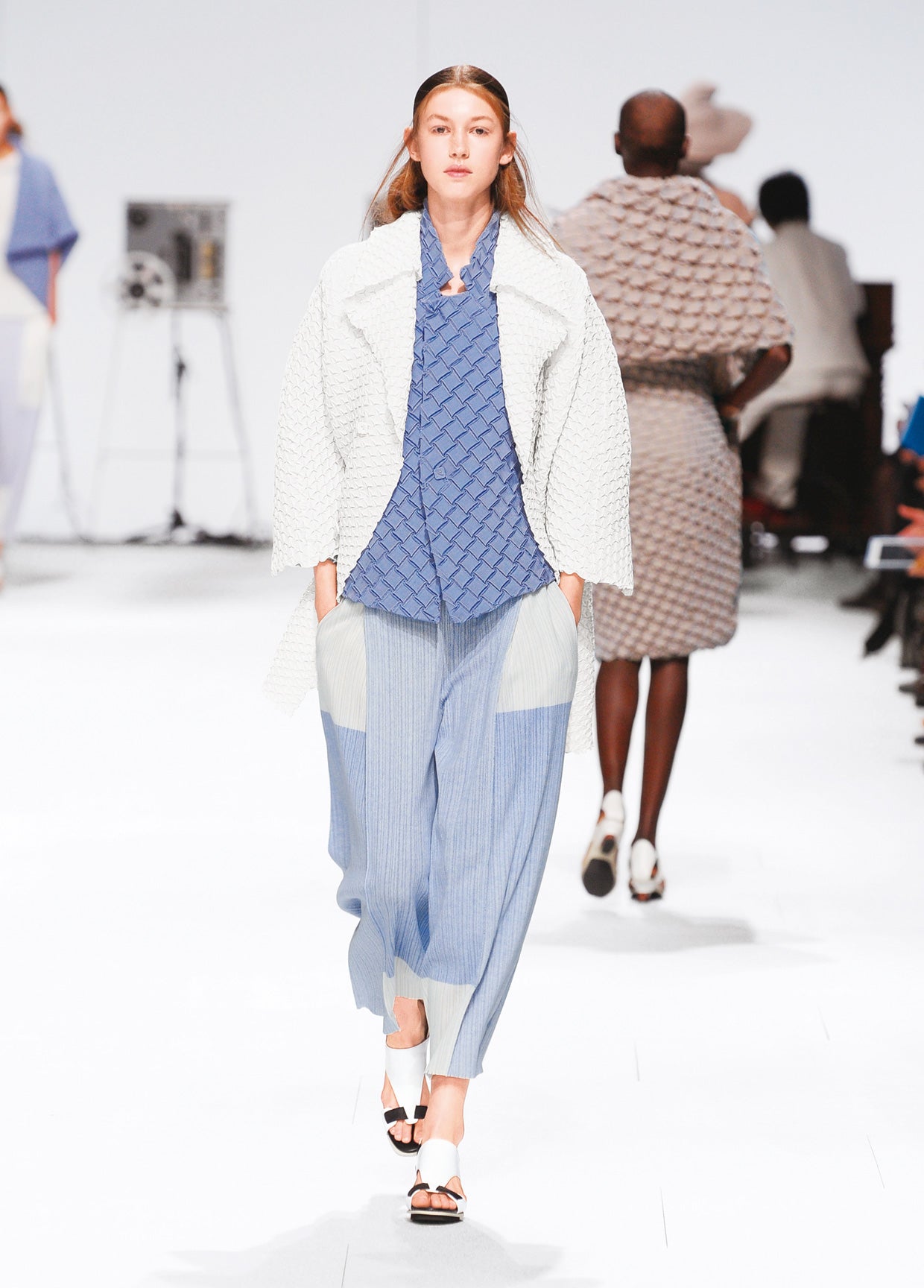 ISSEY MIYAKE SPRING SUMMER 2015 コレクション 14