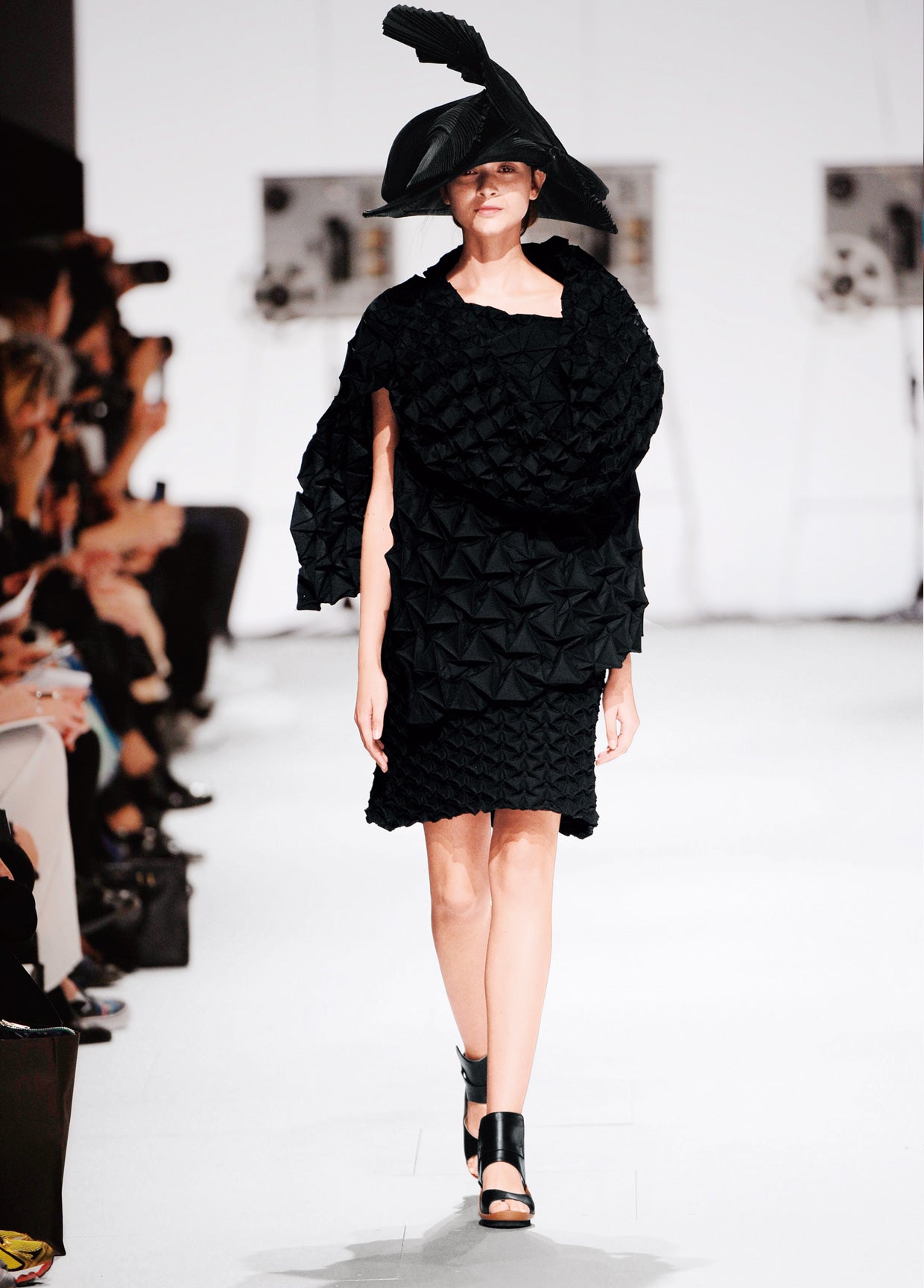 ISSEY MIYAKE SPRING SUMMER 2015 コレクション 38