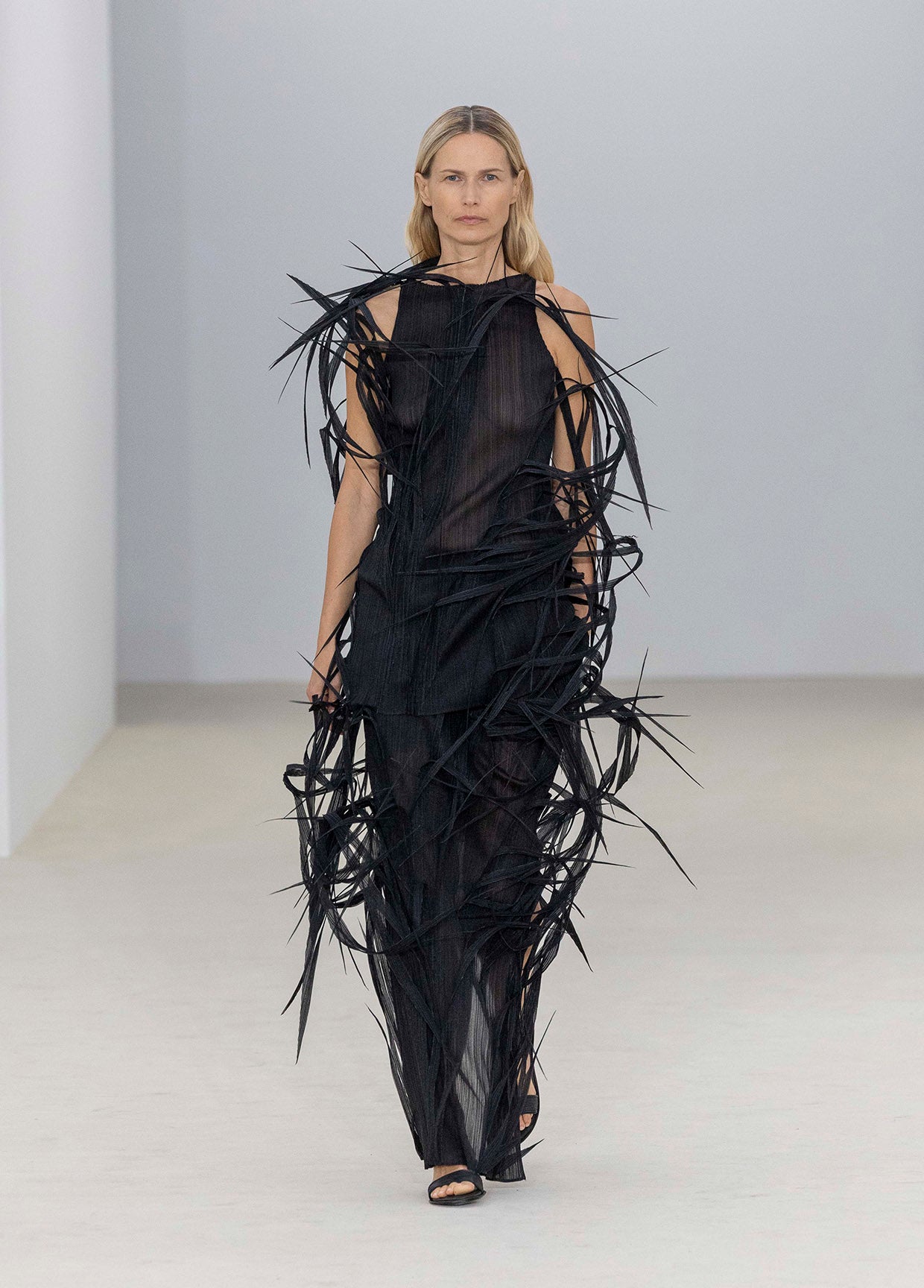 ISSEY MIYAKE SPRING SUMMER 2026 コレクション 44 – isseymiyake.com