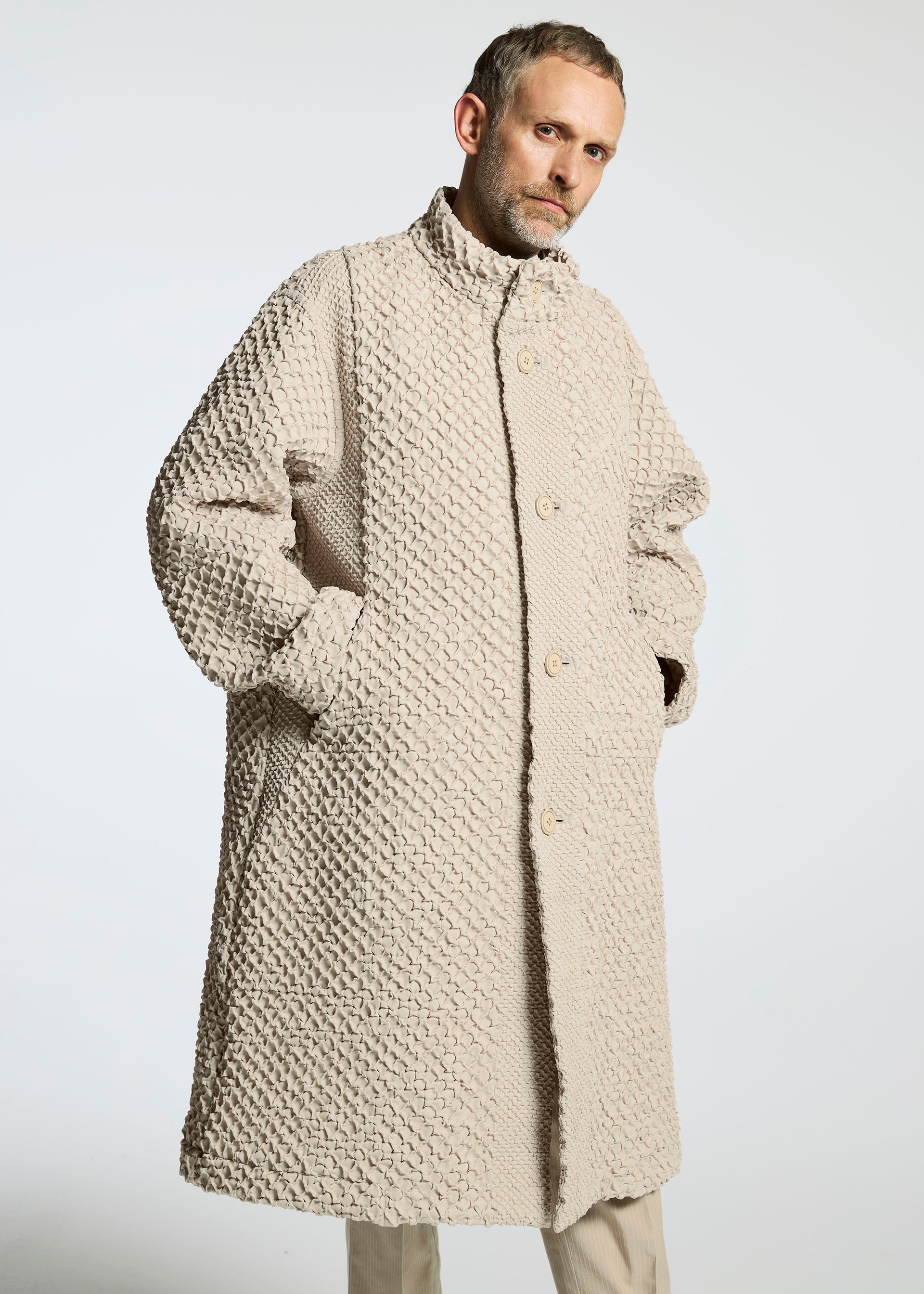 issey miyake スチームストレッチ コート TYPE-O 011 – isseymiyake.com