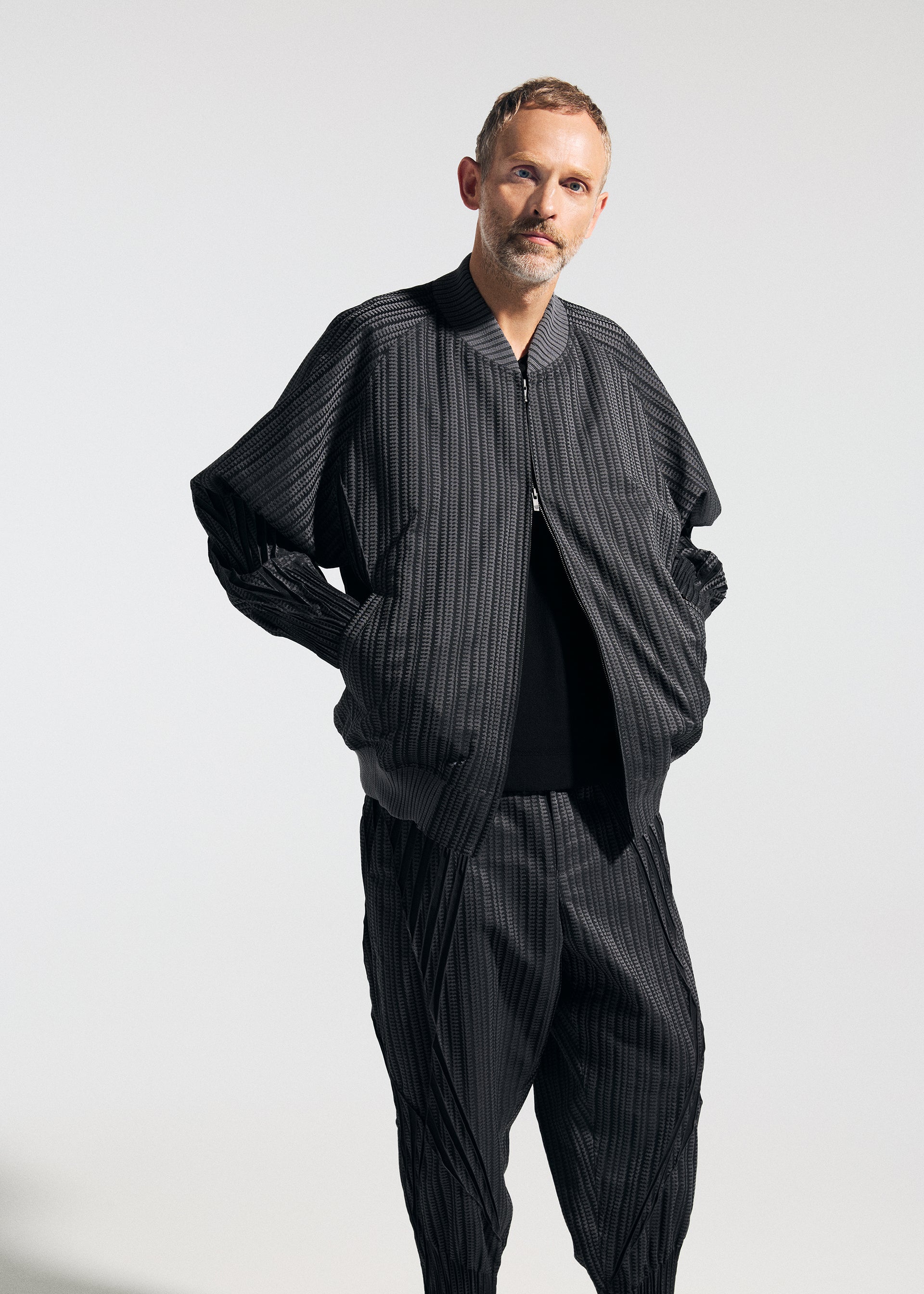 issey miyake 長袖 2 ブラウン 波紋畝りスチームストレッチ | ヤマダ