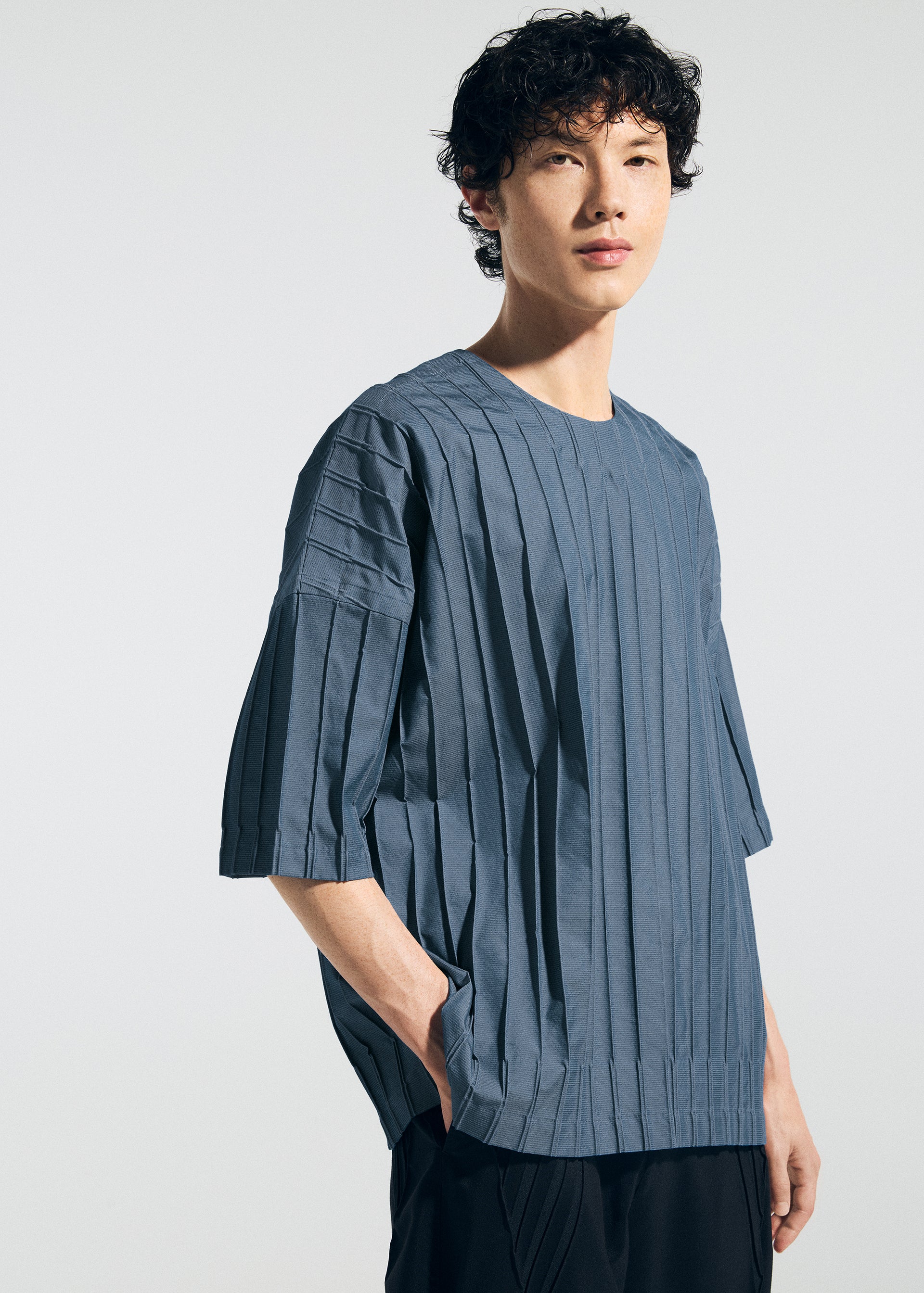 最終お値下げ　新品タグ付き　プリーツプリーズ 店舗限定品トップス PLEATS PLEASE ISSEY MIYAKE（プリーツプリーズイッセイミヤケ)中古