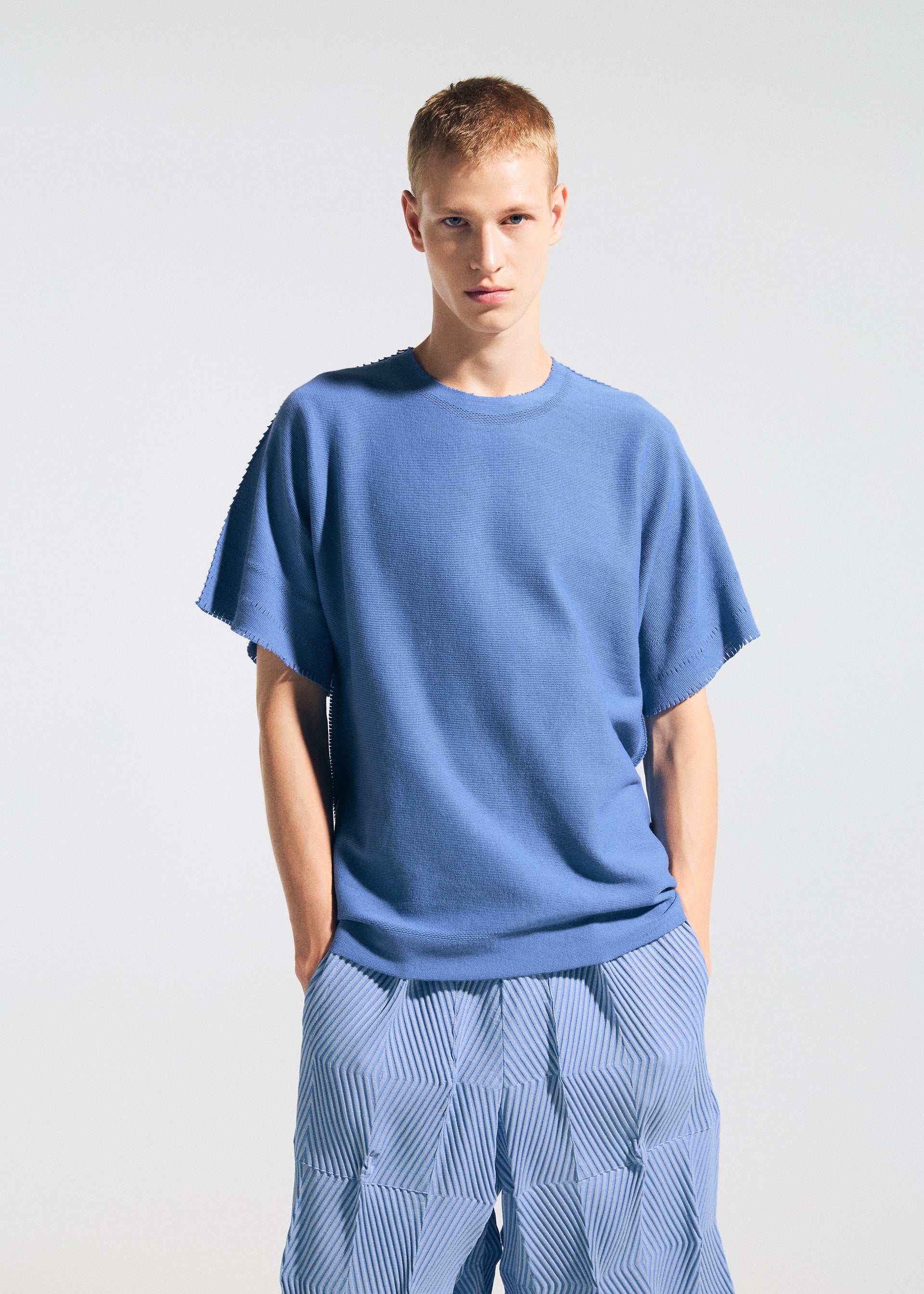 ISSEY MIYAKE A-POC ABLE 半袖Tシャツ A-POC ABLE ISSEY MIYAKE – ISSEY MIYAKE ONLINE STORE