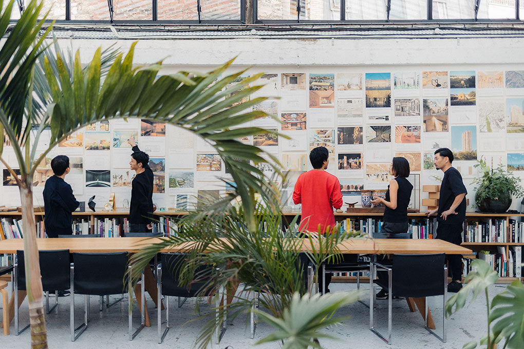土地を纏う、纏われる建築