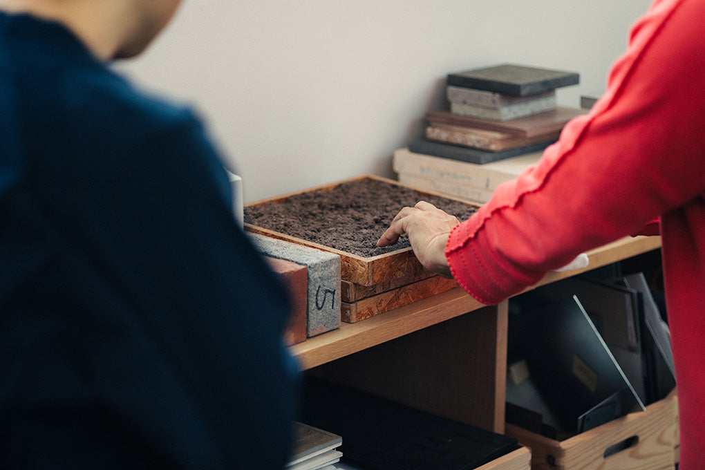 土地を纏う、纏われる建築