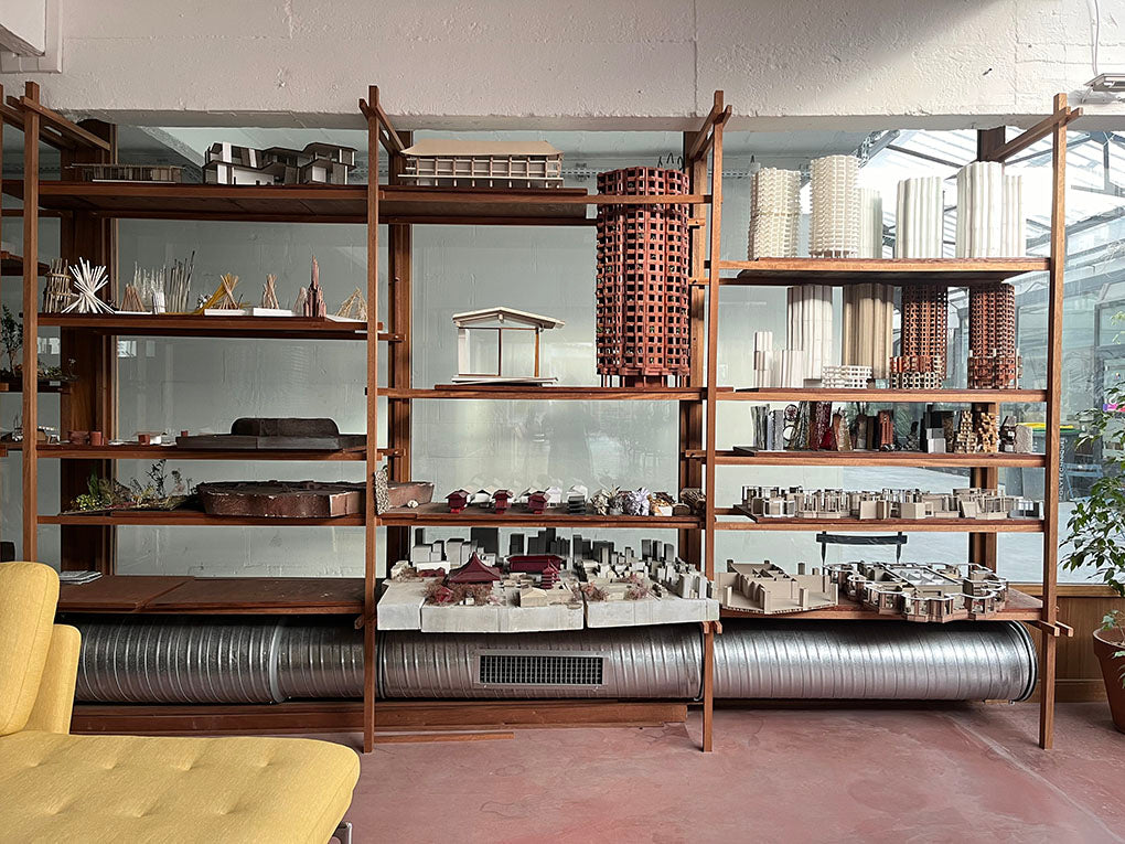 土地を纏う、纏われる建築