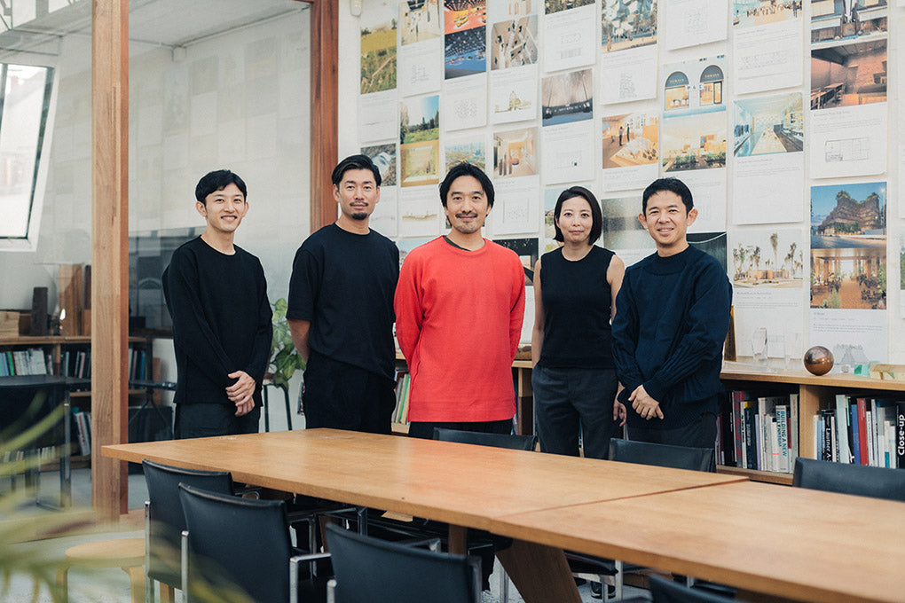 土地を纏う、纏われる建築