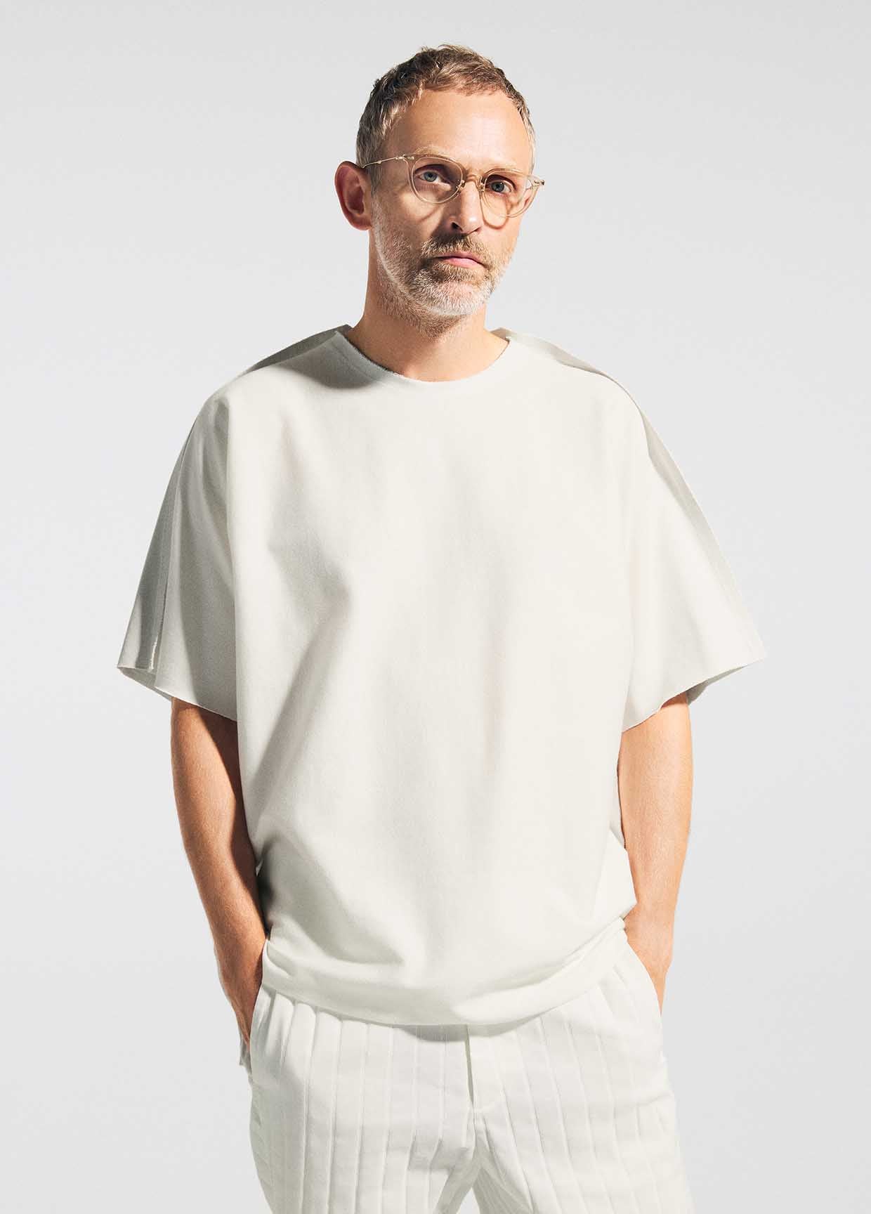 ISSEY MIYAKE A-POC ABLE 半袖シャツ A-POC ABLE ISSEY MIYAKE ルック – isseymiyake.com