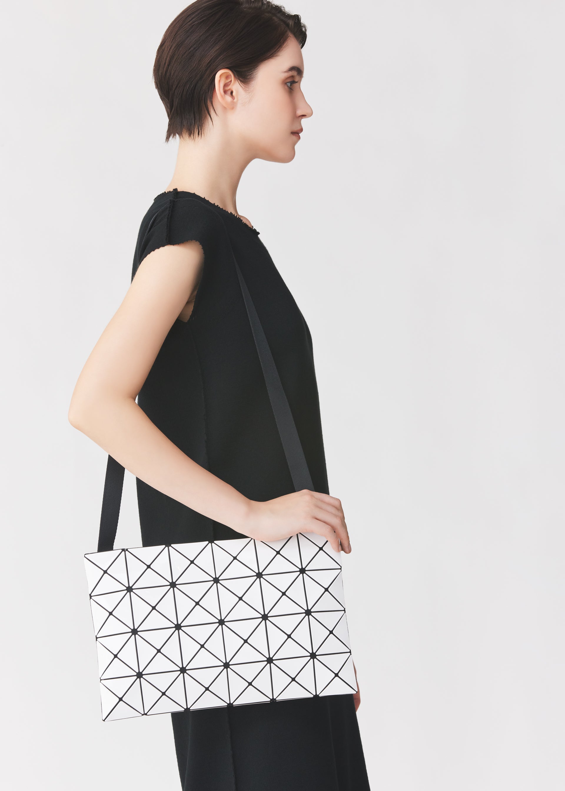 バッグ＆財布／ショルダーバッグ – isseymiyake.com