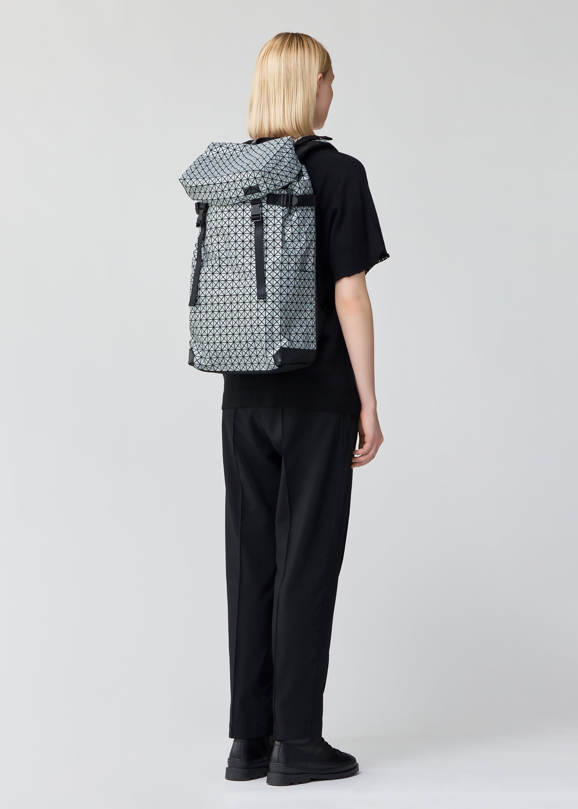 （訳ありセール 格安） HIKER REFLECTOR – isseymiyake.com バッグ