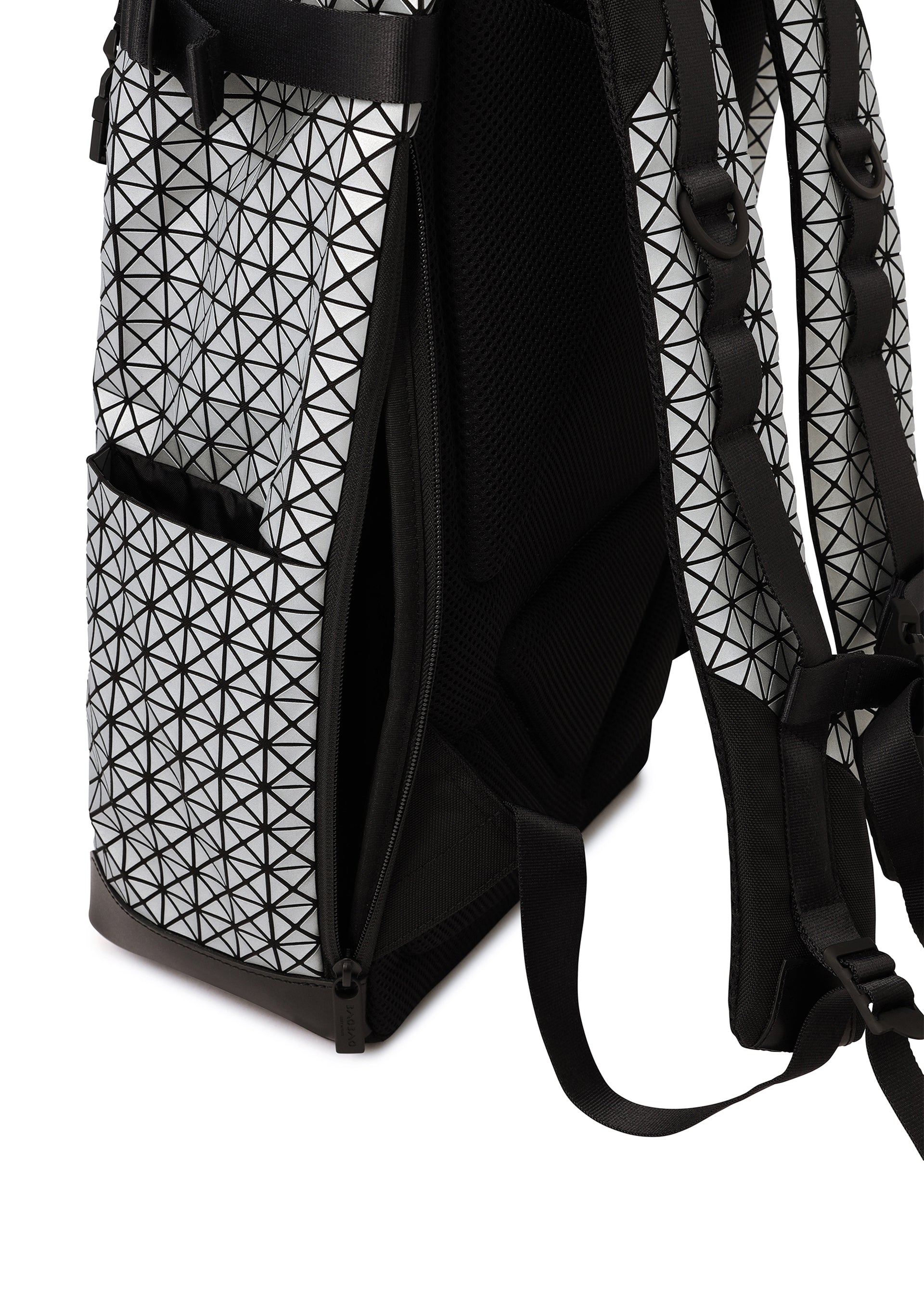 HIKER REFLECTOR – isseymiyake.com