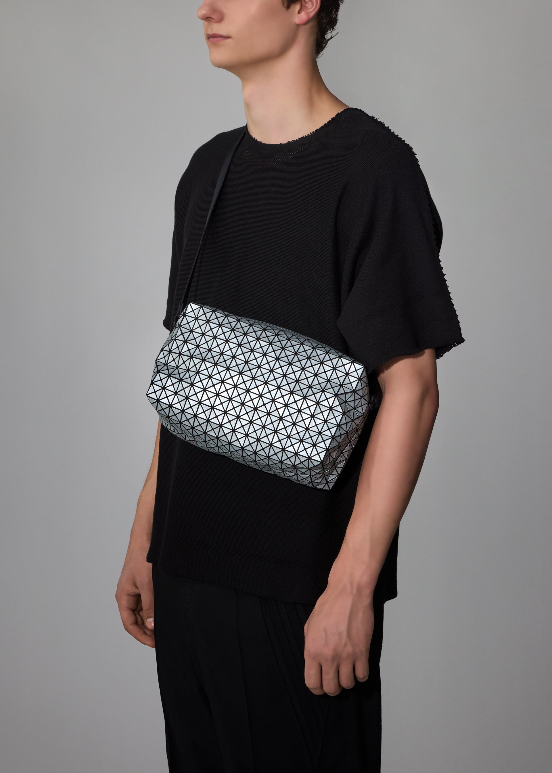国内買付 PLEATS PLEASE ISSEY MIYAKE SADDLE BAG REFLECTOR SADDLE BAG REFLECTOR – isseymiyake.com