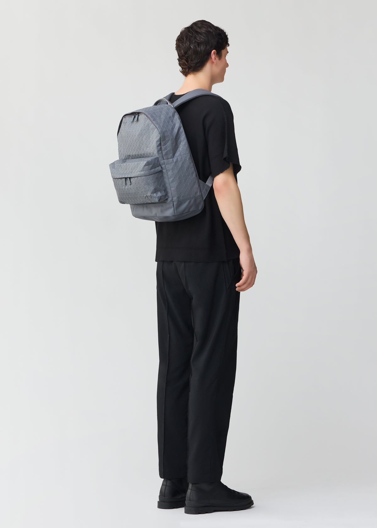 DAYPACK ONE-TONE、バッグ&財布_バックパック、着用画像1