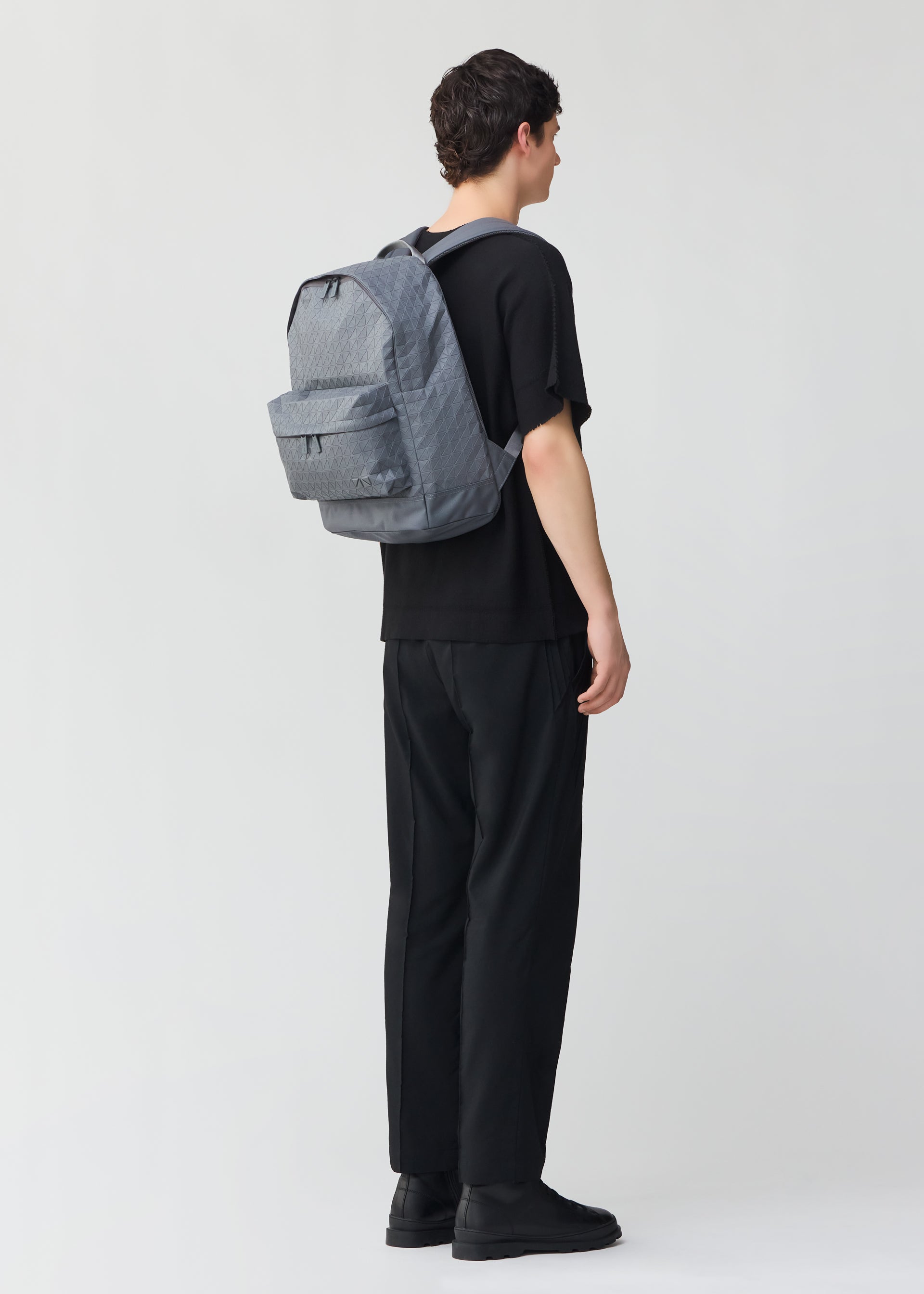 DAYPACK ONE-TONE、バッグ&財布_バックパック、着用画像1