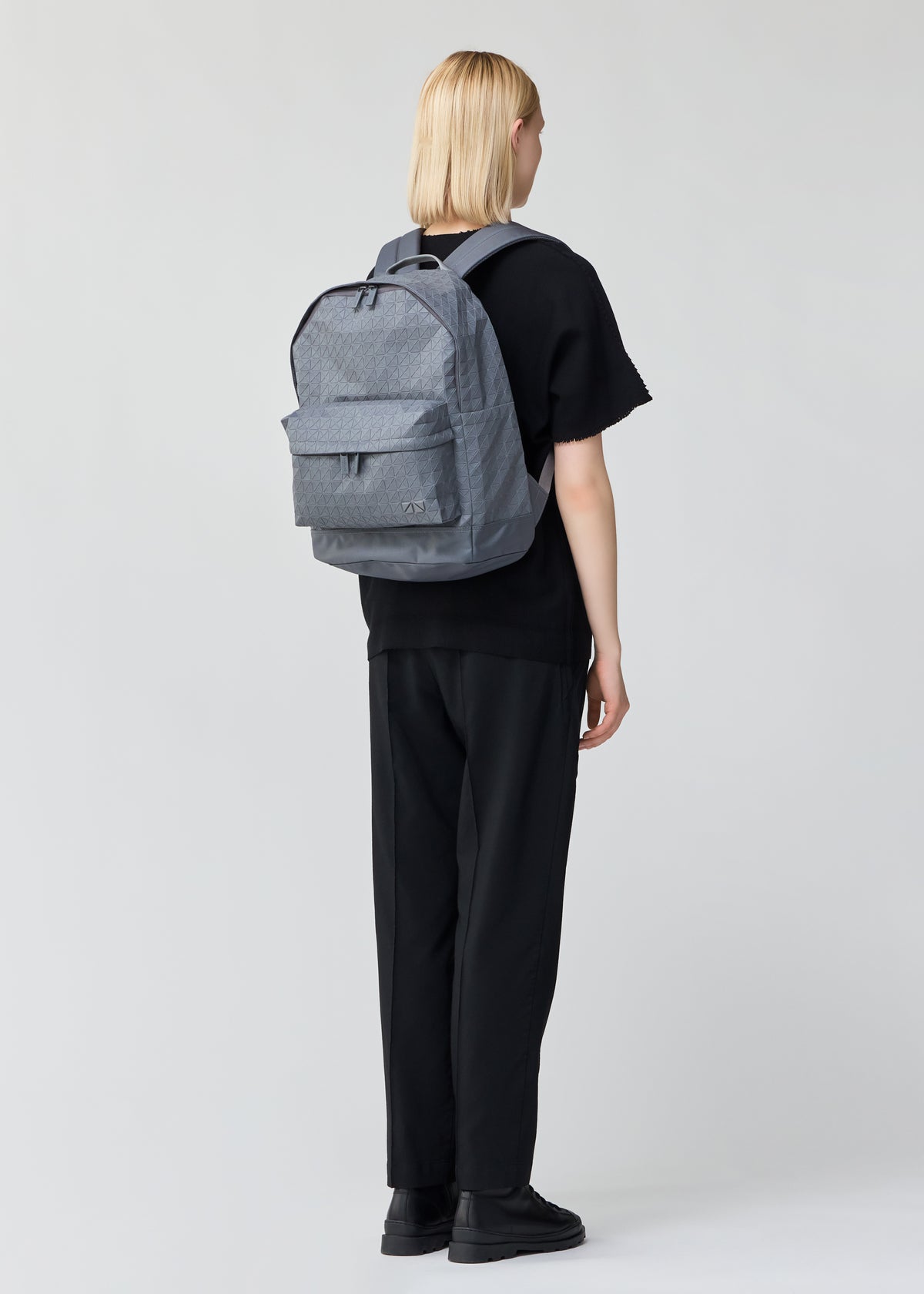DAYPACK ONE-TONE、バッグ&財布_バックパック、着用画像2