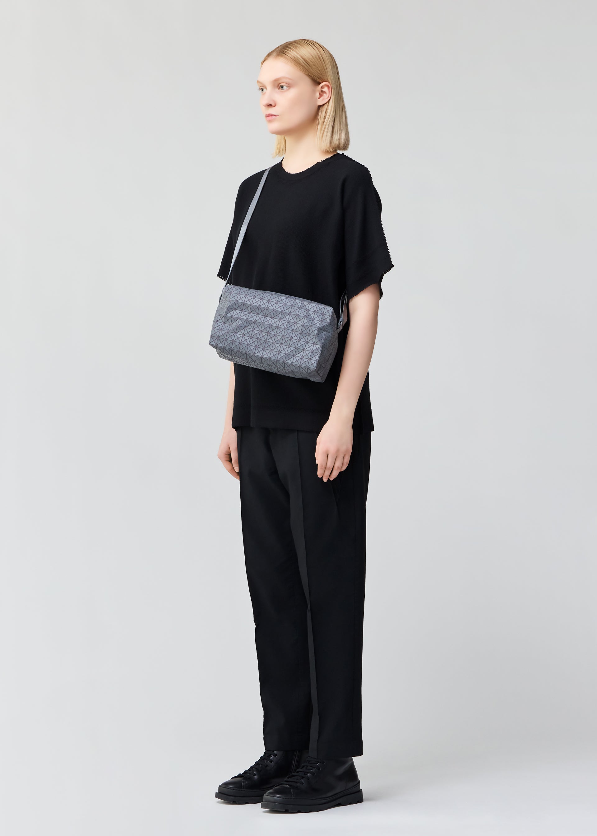 SADDLE BAG ONE-TONE、バッグ&財布_ショルダーバッグ、着用画像2