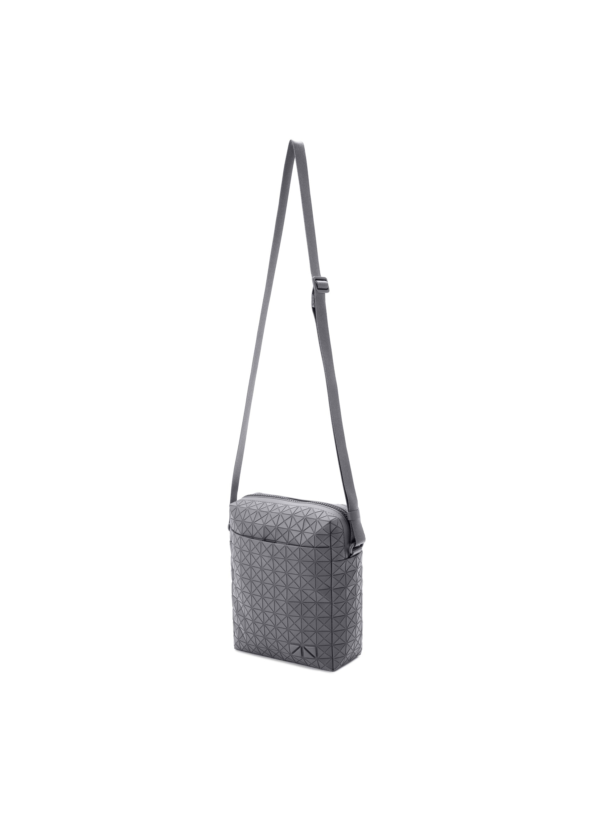 VOYAGER ONE-TONE – isseymiyake.com