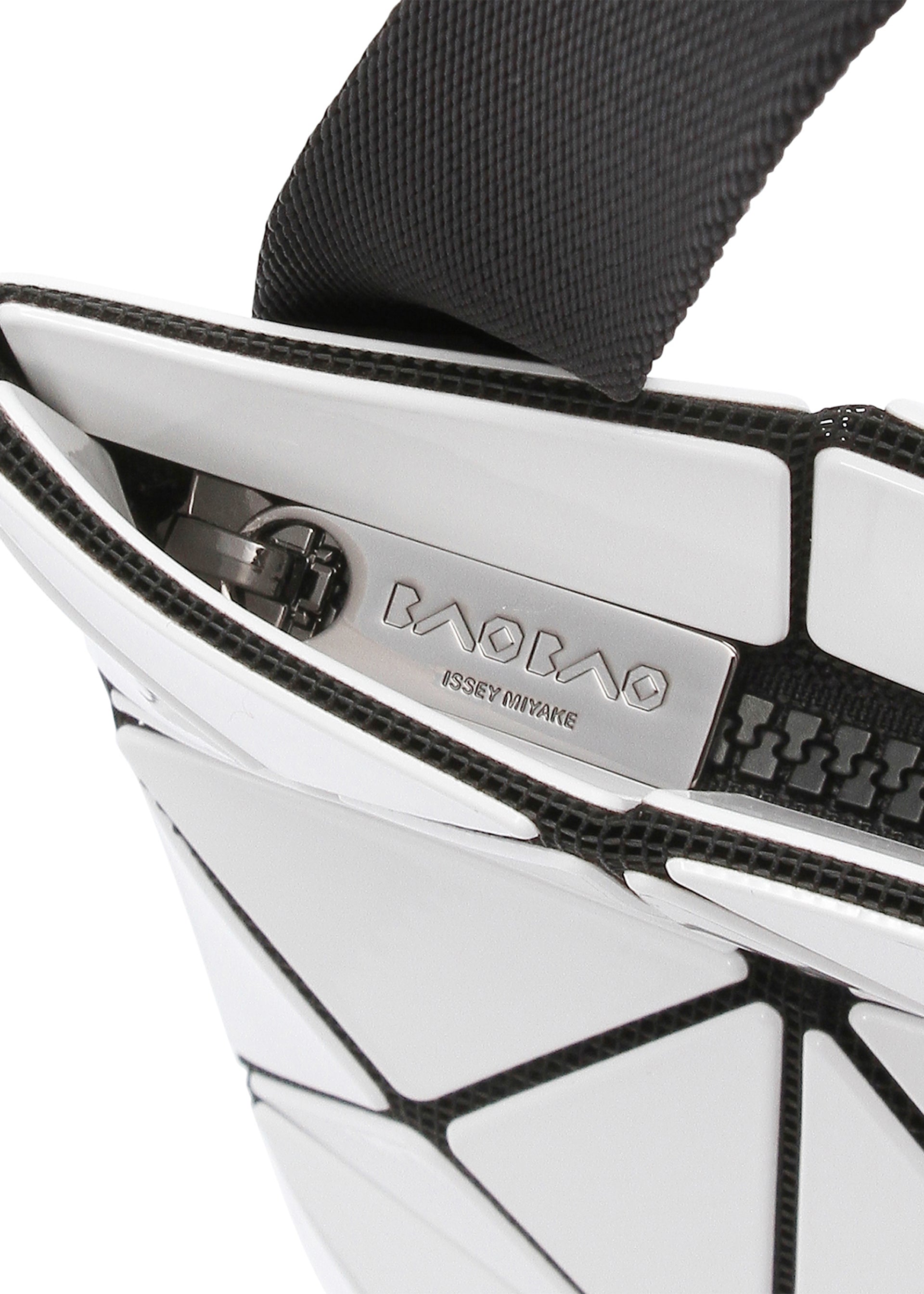 LUCENT – isseymiyake.com