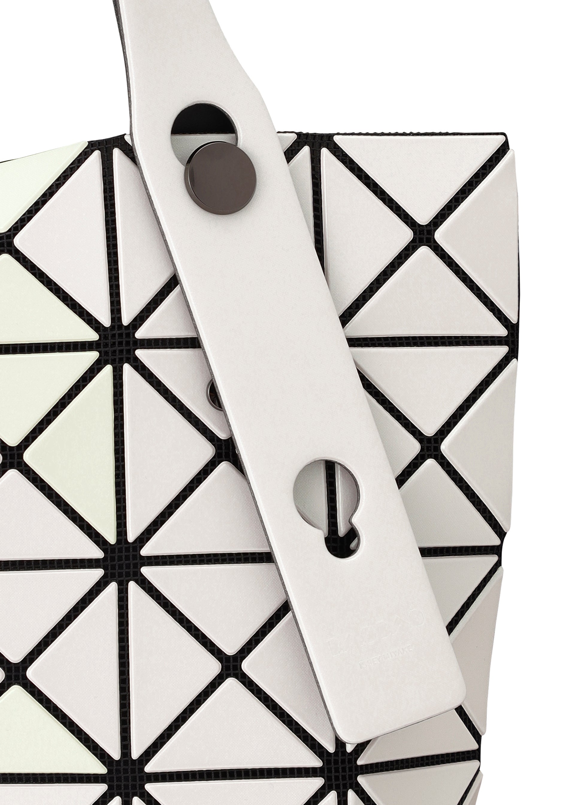 BAOBAO ISSEY MIYAKE ホワイトPrism クラッチバッグ PRISM MATTE-2 – isseymiyake.com