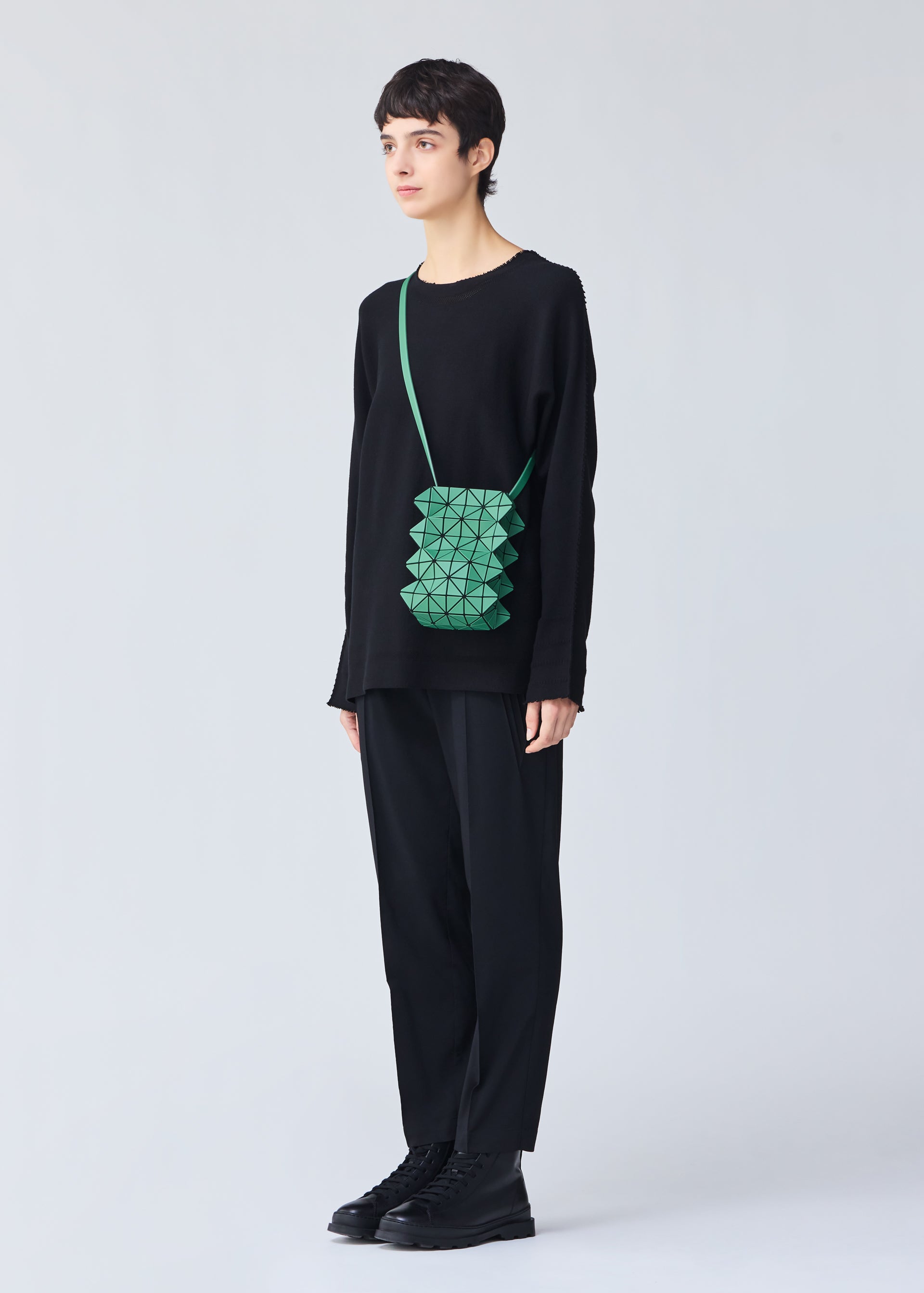 LA5413 イッセイ ミヤケ プリーツ ハーフパンツ ネイビー M BAO BAO ISSEY MIYAKE – isseymiyake.com