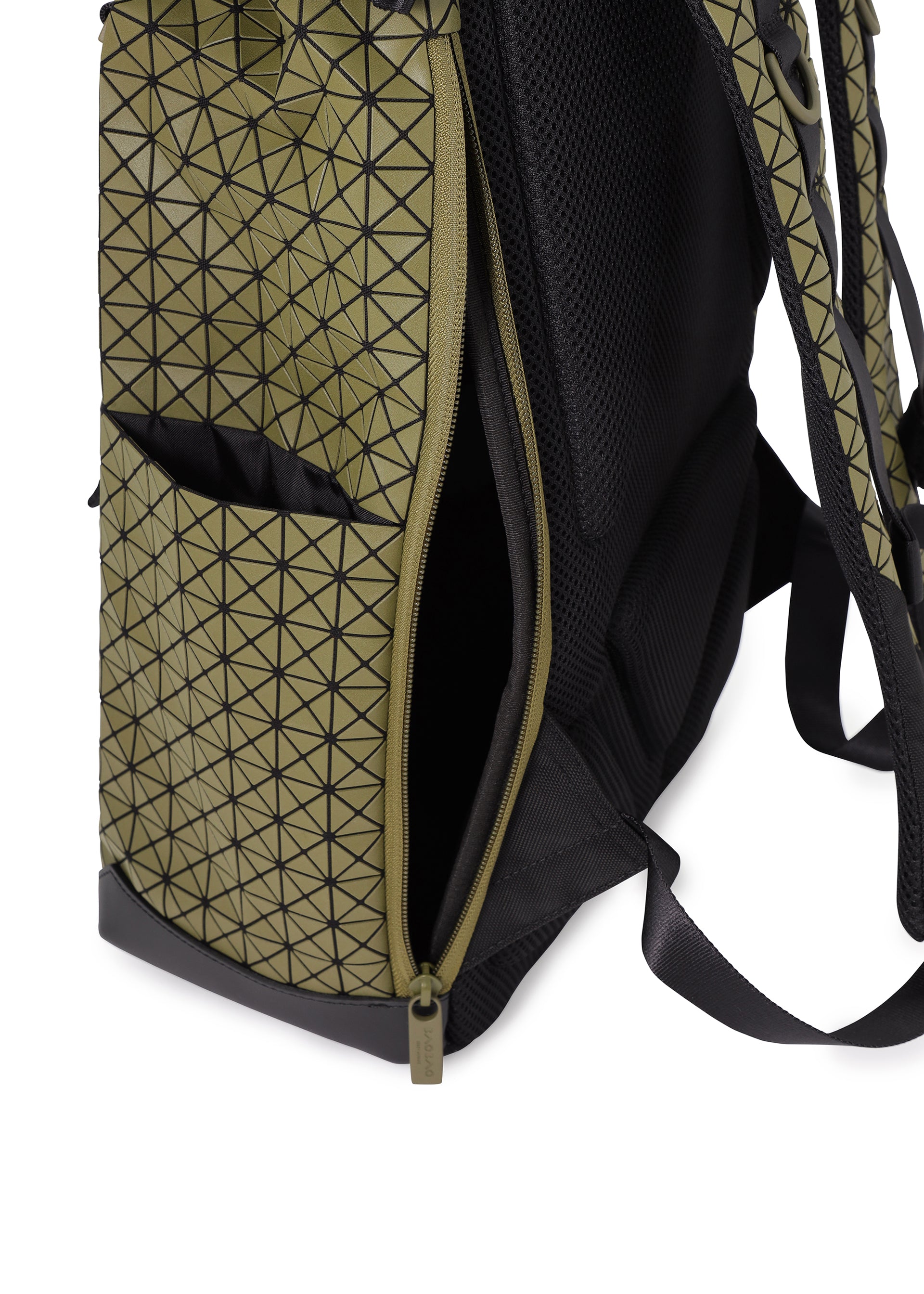 HIKER – isseymiyake.com