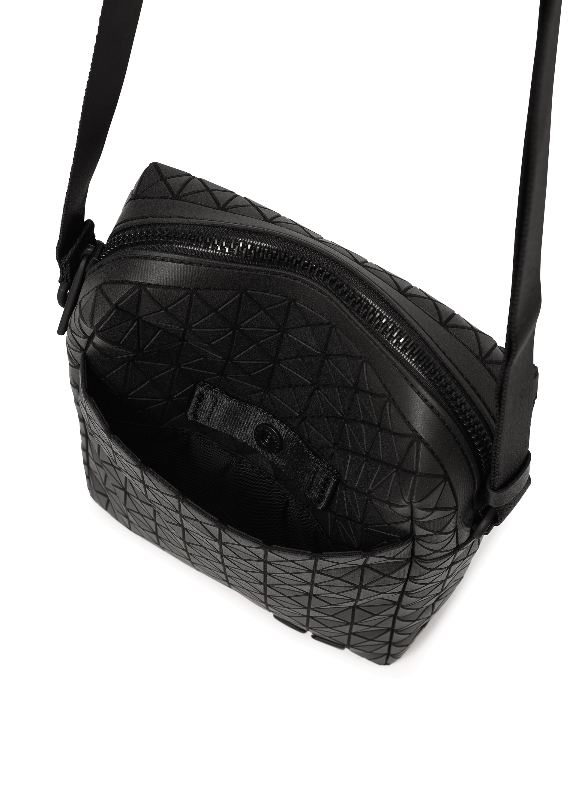 【BAO BAO ISSEY MIYAKE】Voyager ワントーンショルダーバッグ VOYAGER ONE-TONE – MIO