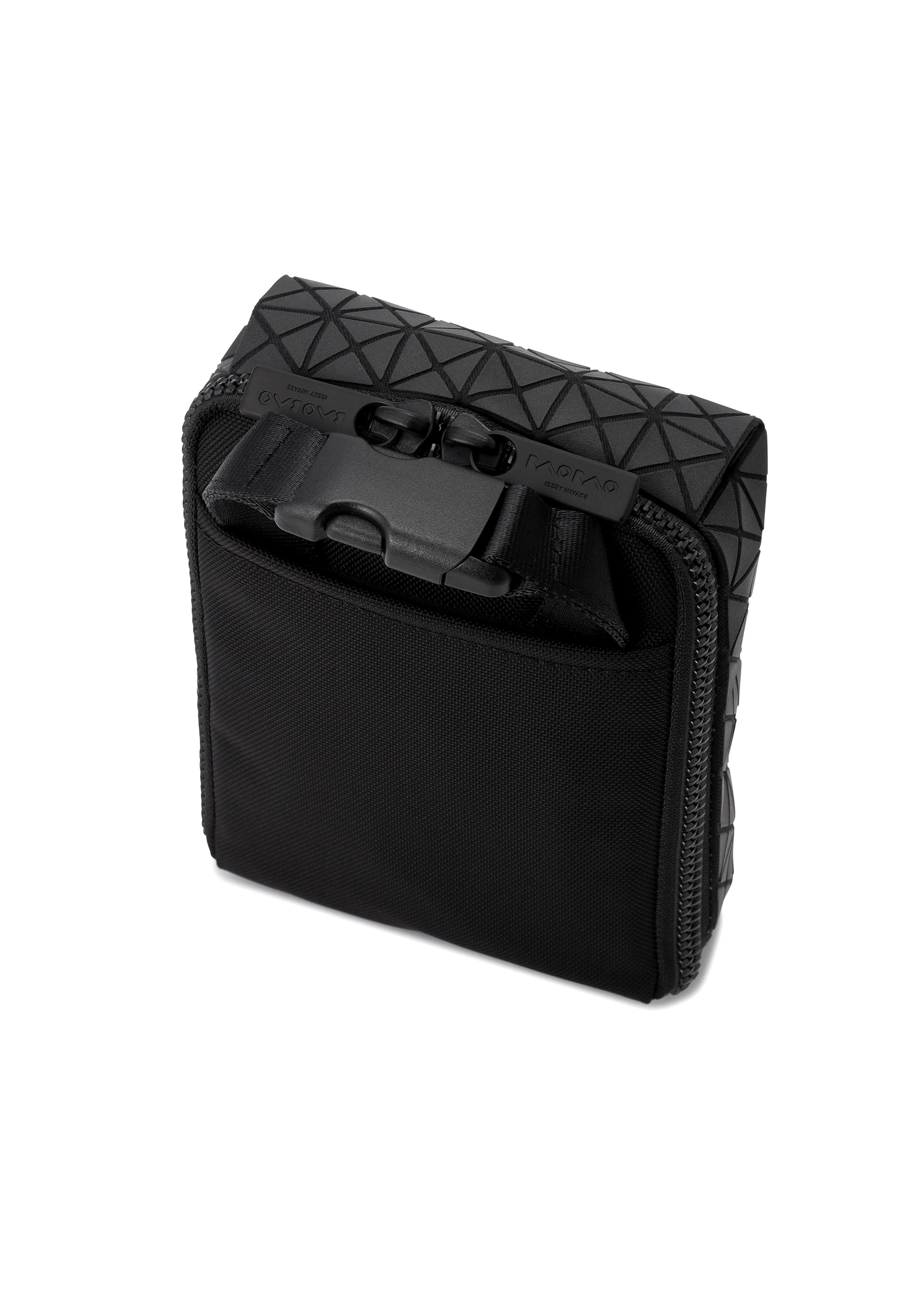 【BAOBAO ISSAY MIYAKE】BEETLE ショルダー型 マルチケース BEETLE – ISSEY MIYAKE ONLINE STORE