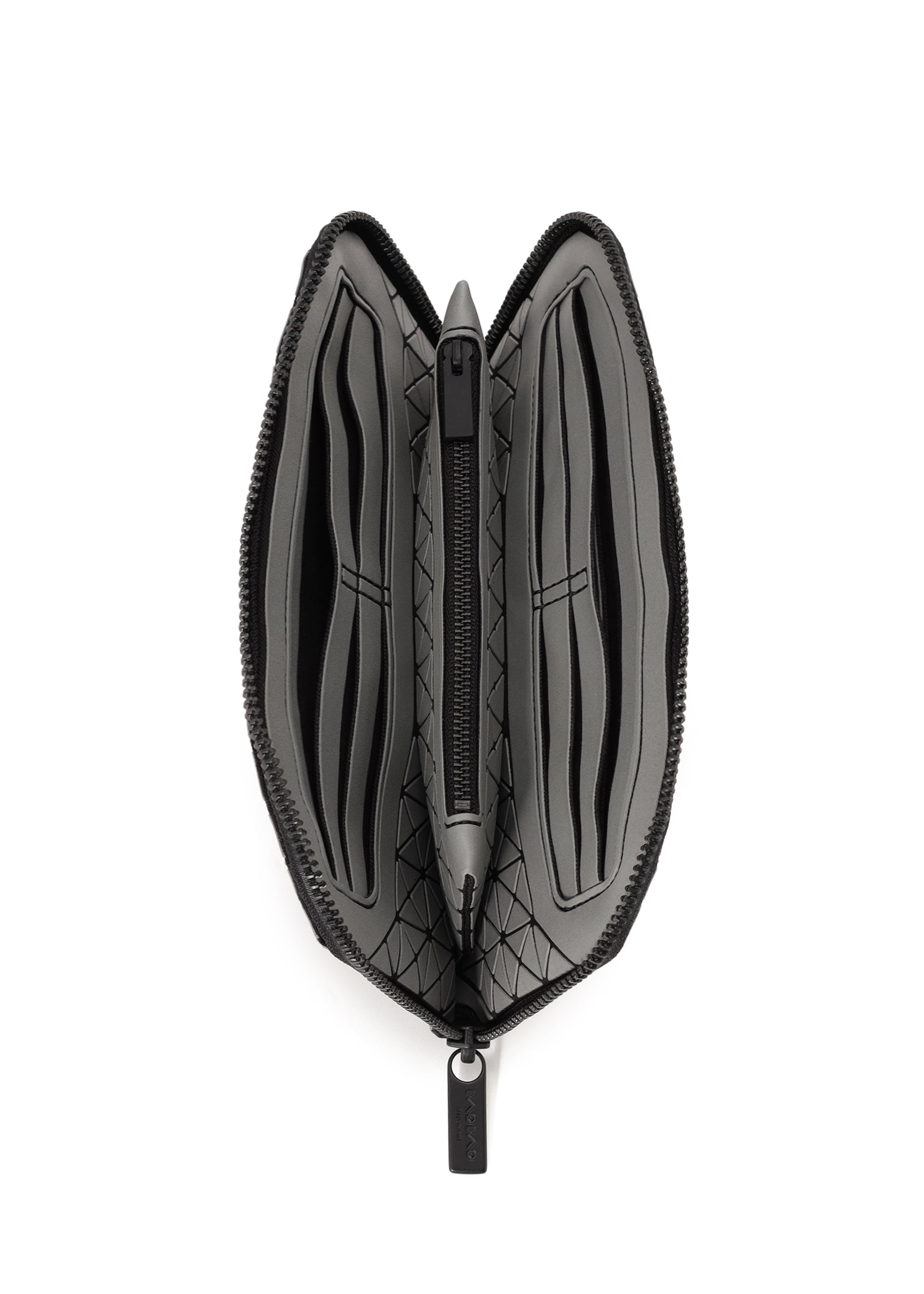 ◆ セサぼー BOUND – isseymiyake.com