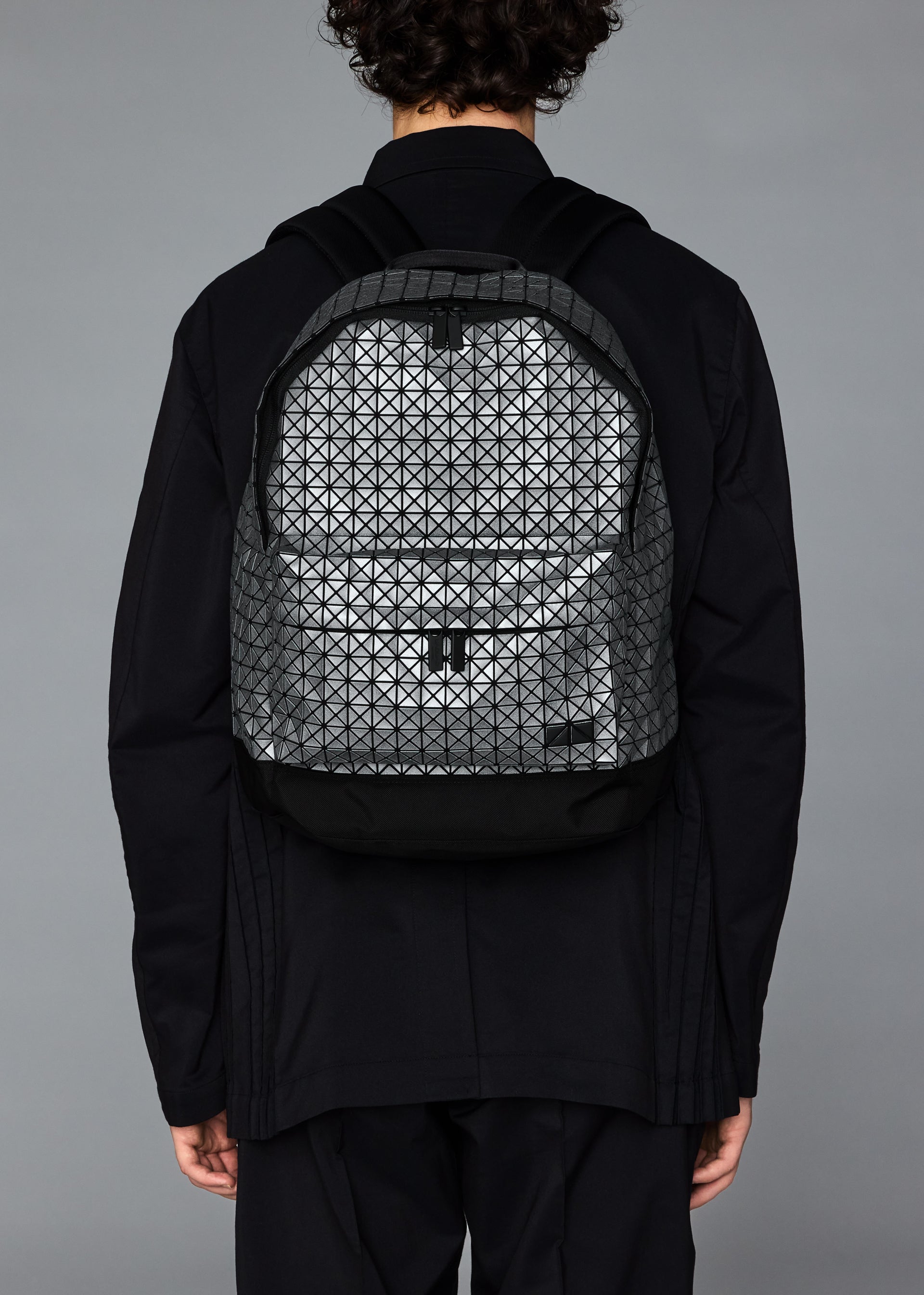 バッグ ISSEY MIYAKE DAYPACK REFLECTOR DAYPACK REFLECTOR – isseymiyake.com