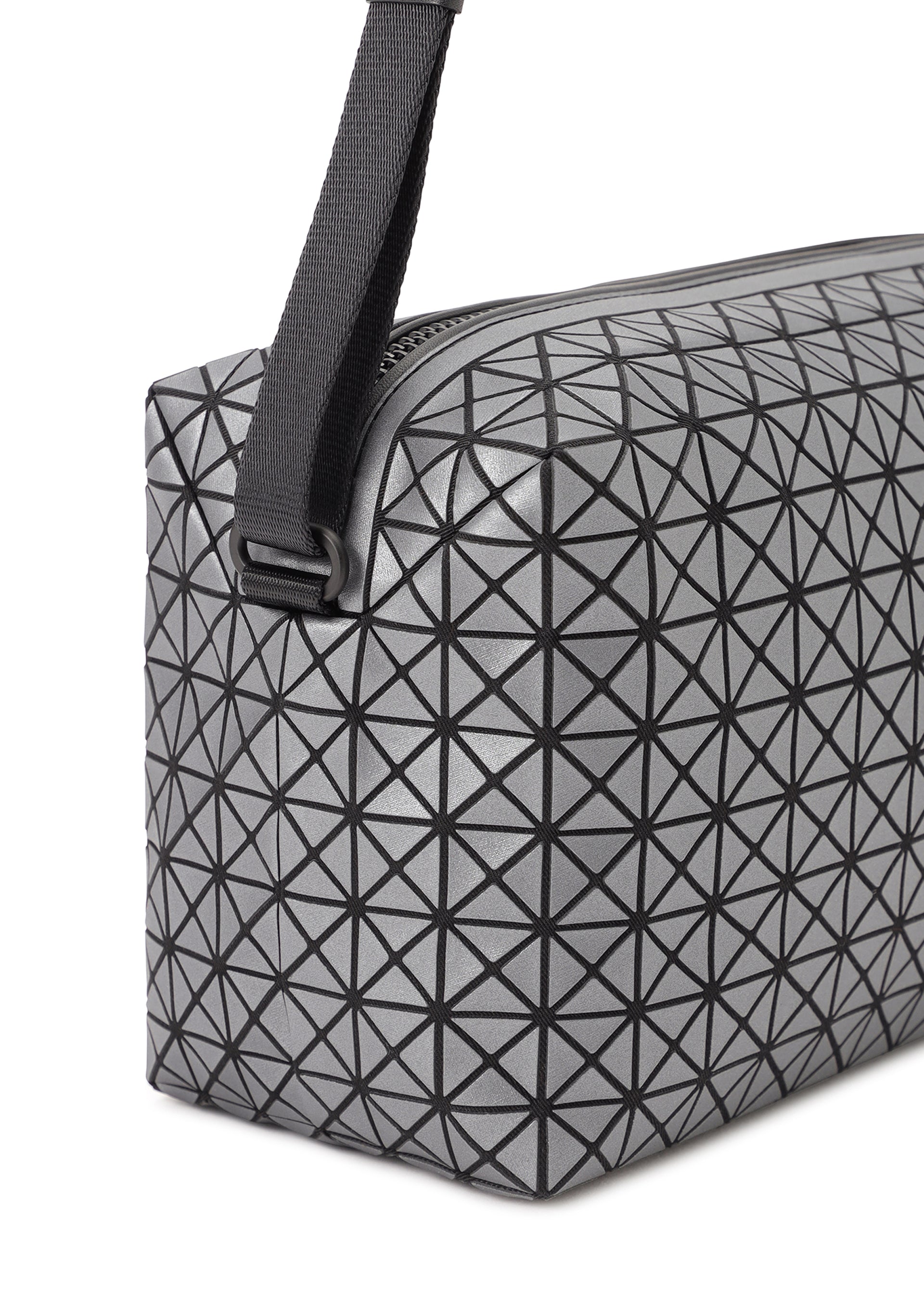 SADDLE BAG REFLECTOR – isseymiyake.com