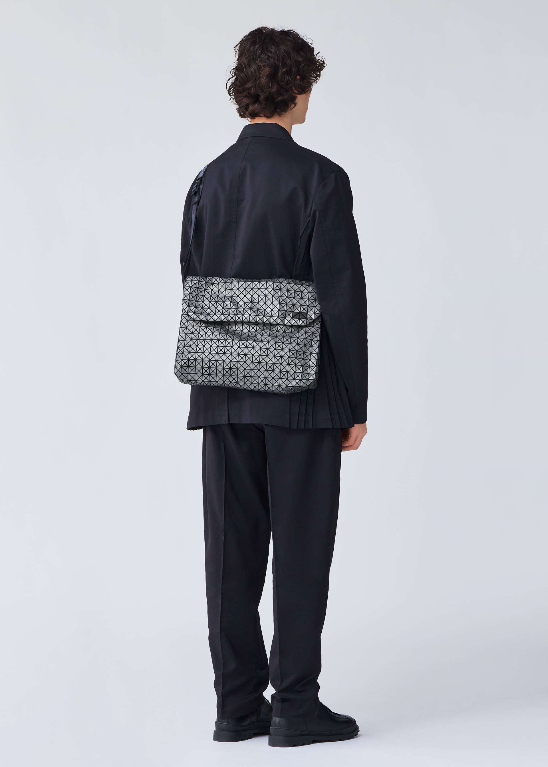 バッグ＆財布／ショルダーバッグ – isseymiyake.com