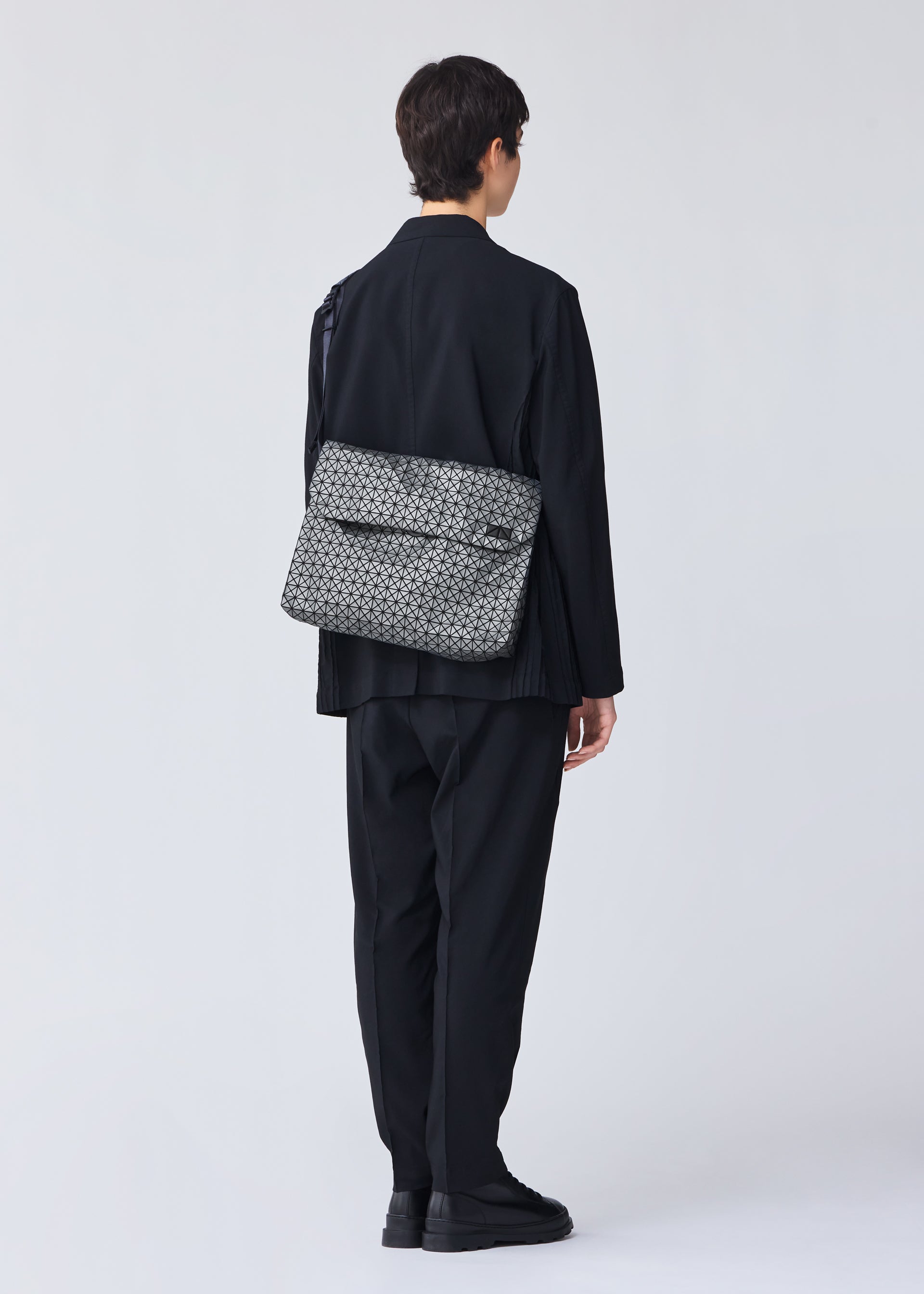 FROGGY REFLECTOR – isseymiyake.com