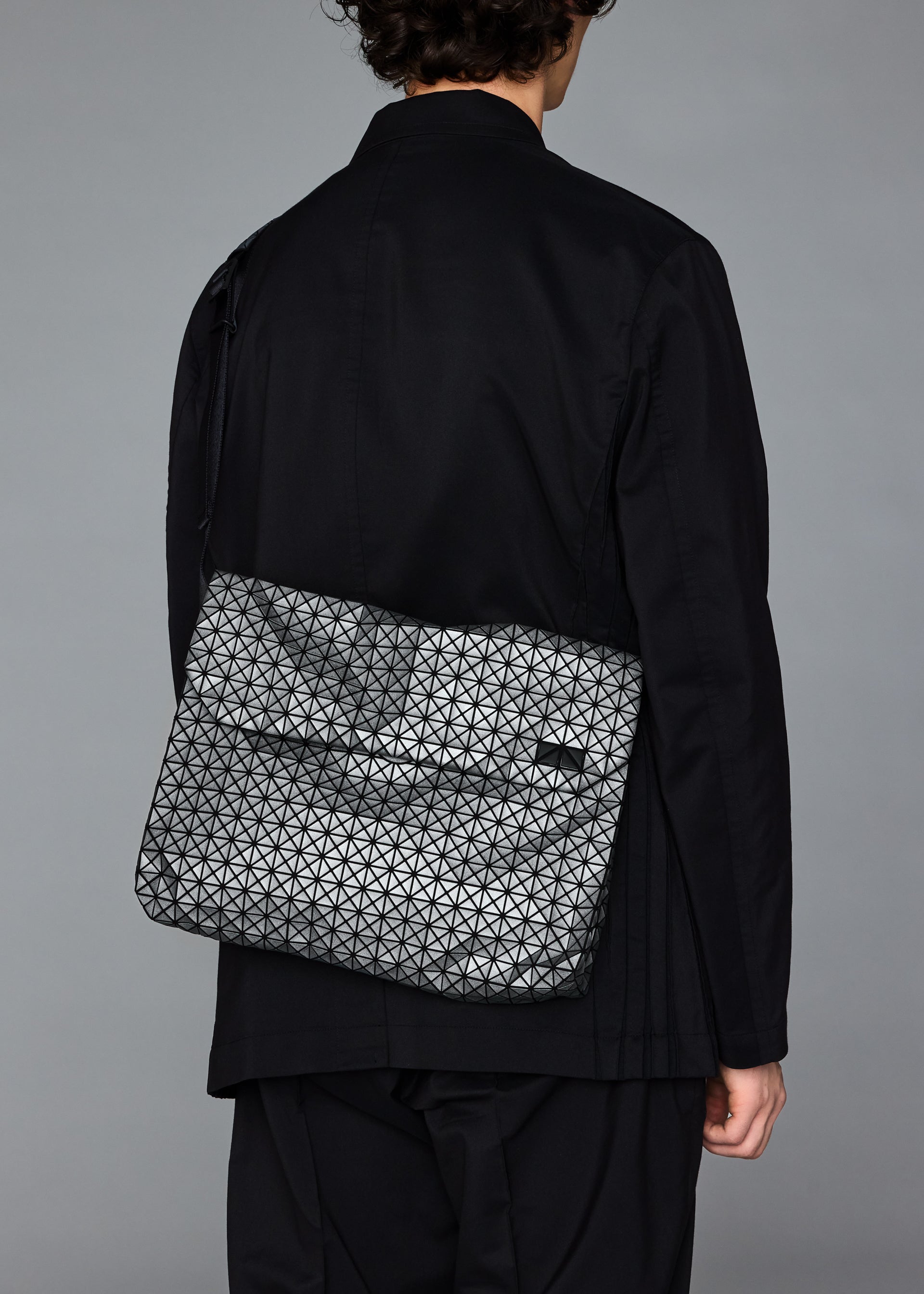 FROGGY REFLECTOR – isseymiyake.com