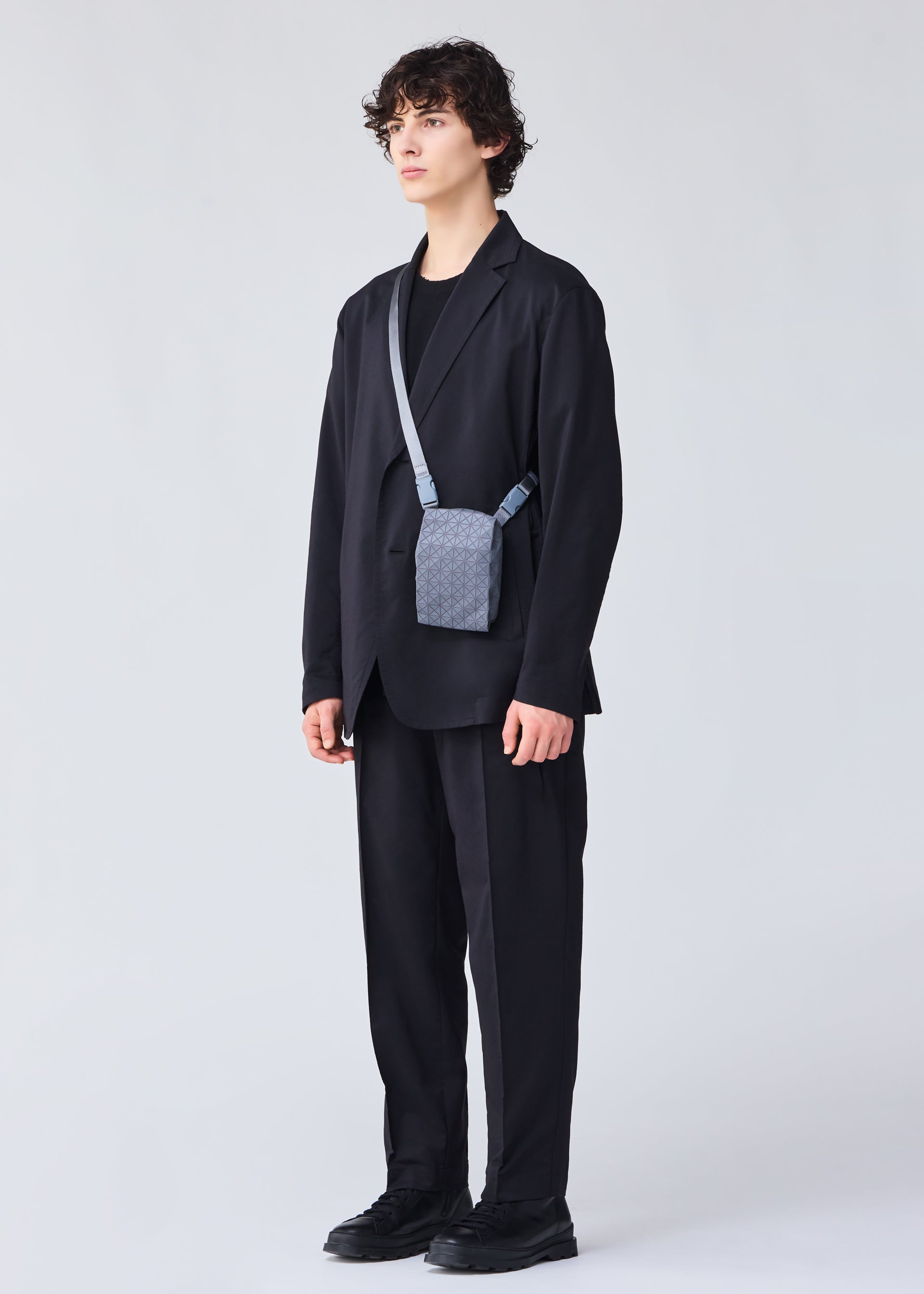 バッグ＆財布／ショルダーバッグ – isseymiyake.com
